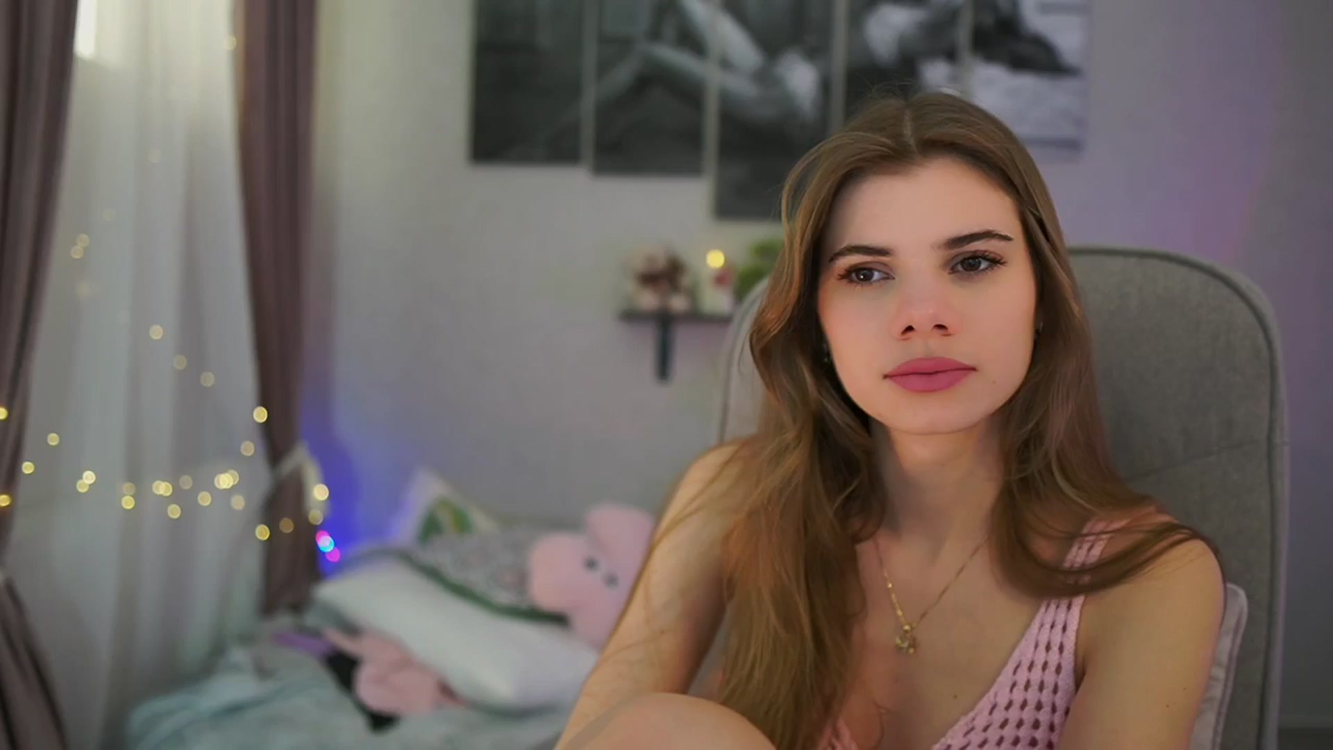 Gallery image thumbnail from RileyReid_18's myfreecams stream on, 02/17/2024, 17:02 image 4 of 20