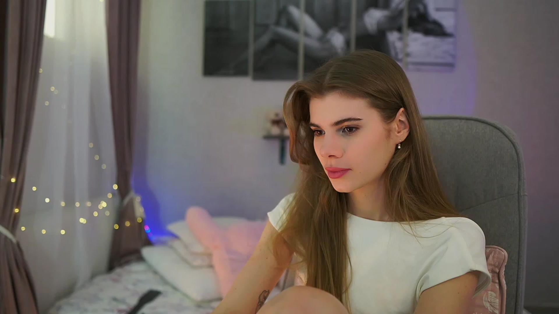 Gallery image thumbnail from RileyReid_18's myfreecams stream on, 02/21/2024, 14:52 image 17 of 20
