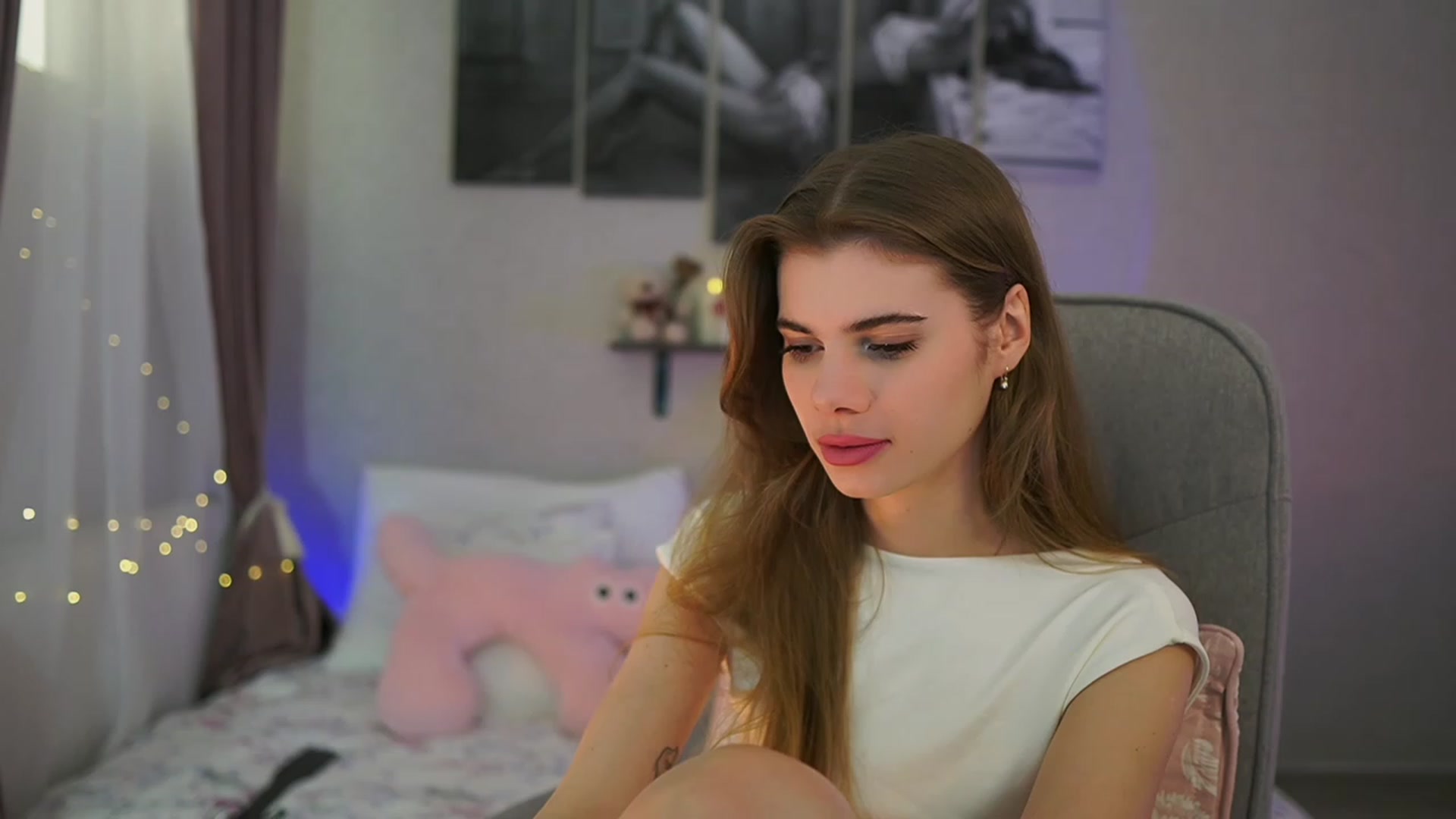 Gallery image thumbnail from RileyReid_18's myfreecams stream on, 02/21/2024, 14:52 image 9 of 20