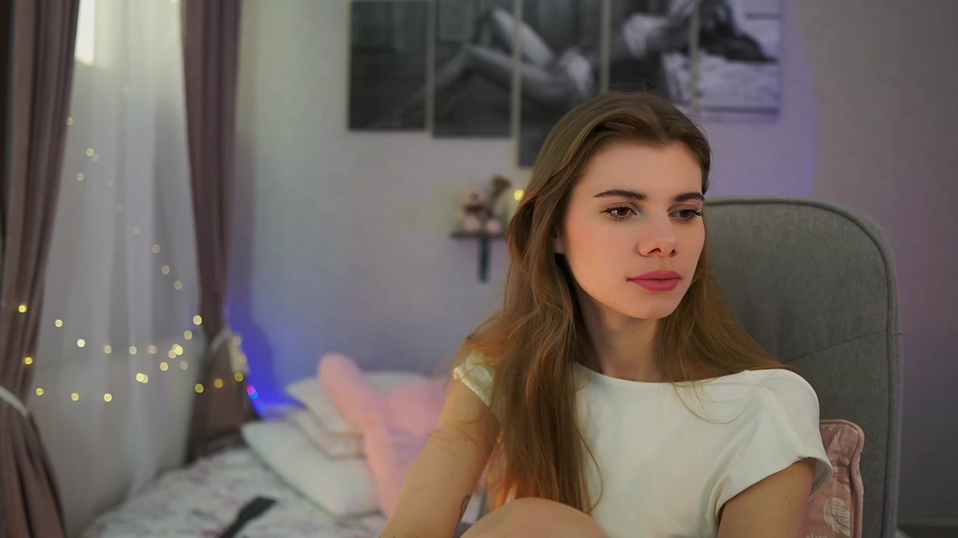 Gallery image thumbnail from RileyReid_18's myfreecams stream on, 02/21/2024, 14:52 image 18 of 20