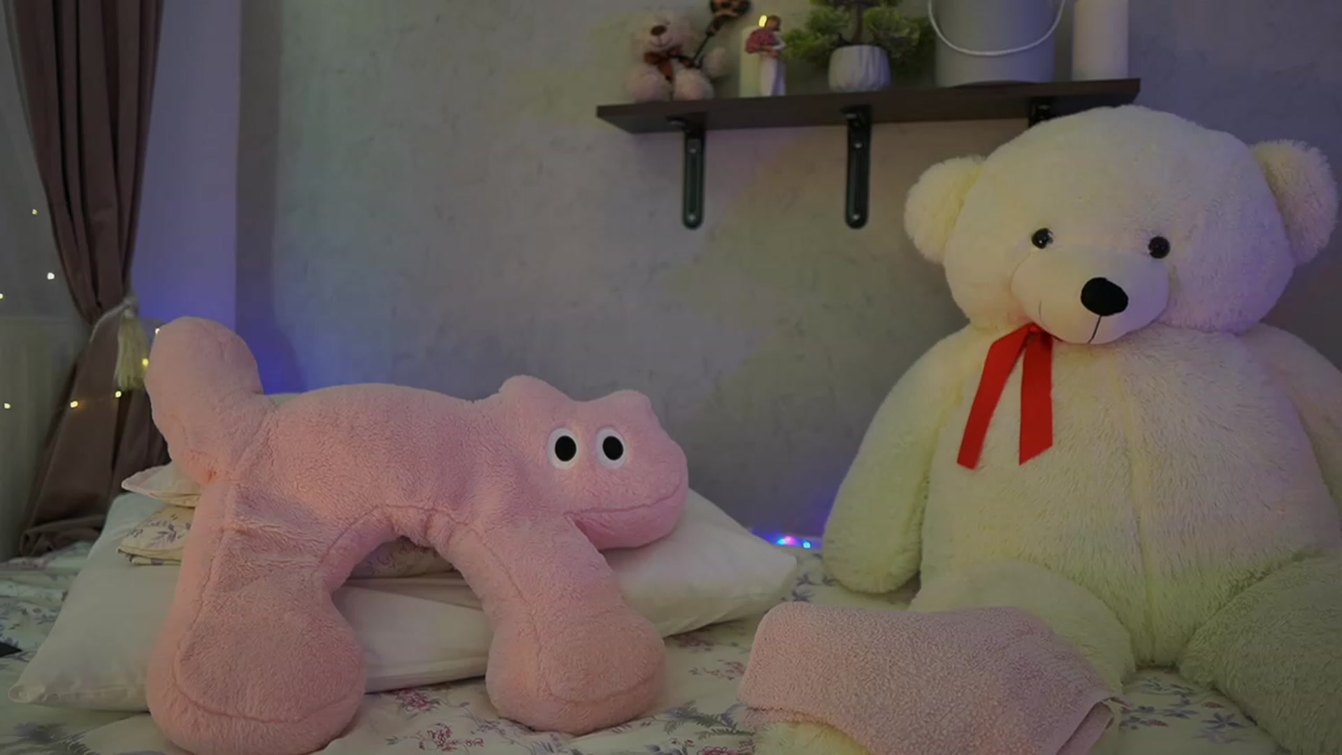 Gallery image thumbnail from RileyReid_18's myfreecams stream on, 02/21/2024, 14:52 image 13 of 20