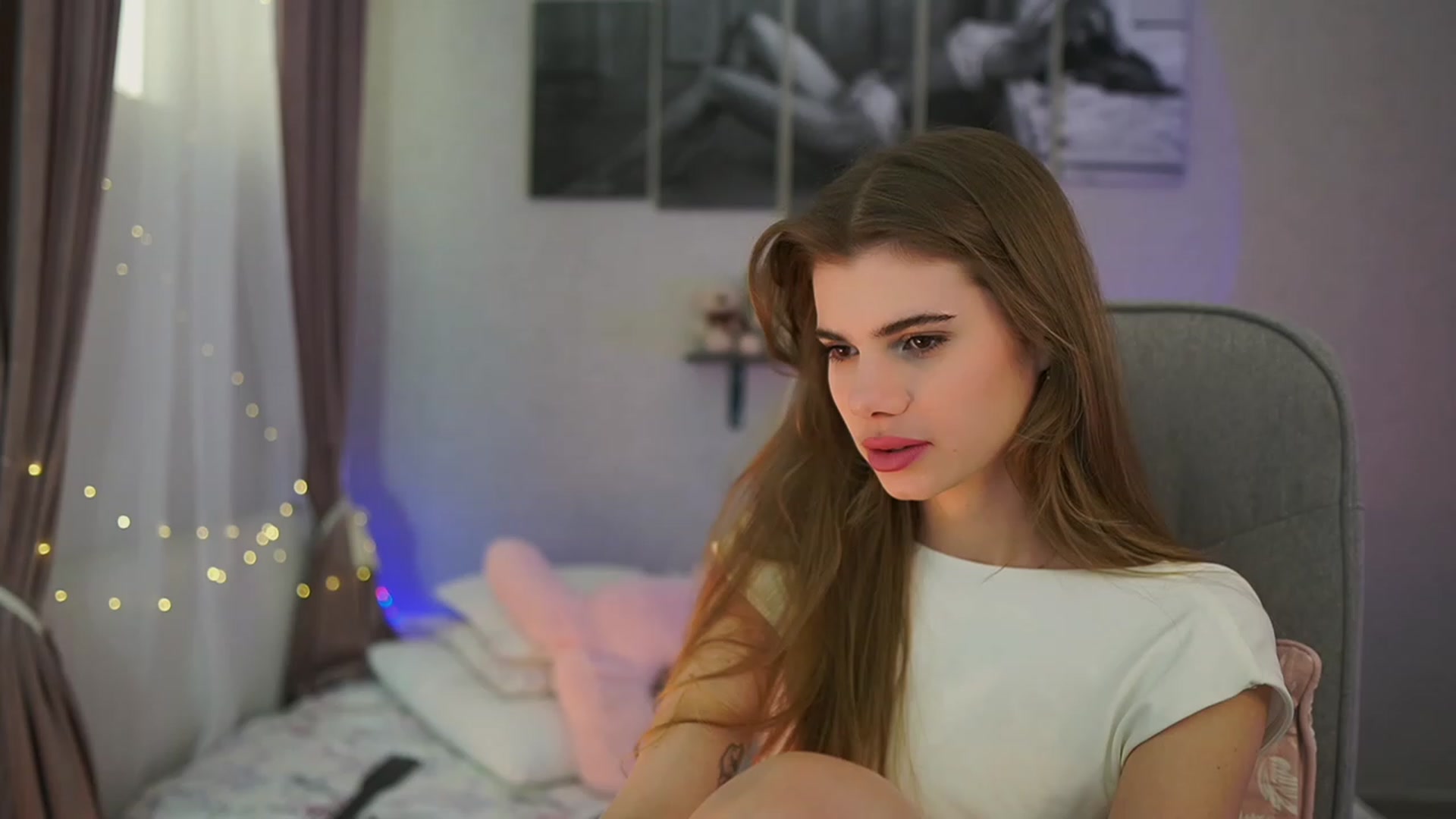 Gallery image thumbnail from RileyReid_18's myfreecams stream on, 02/21/2024, 14:52 image 15 of 20