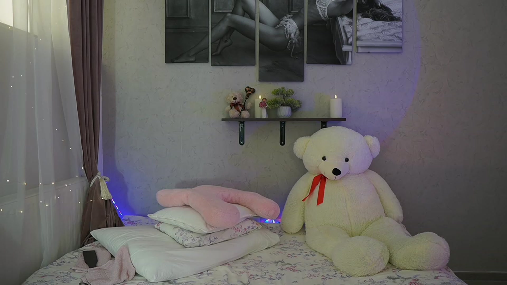 Gallery image thumbnail from RileyReid_18's myfreecams stream on, 02/22/2024, 18:28 image 20 of 20