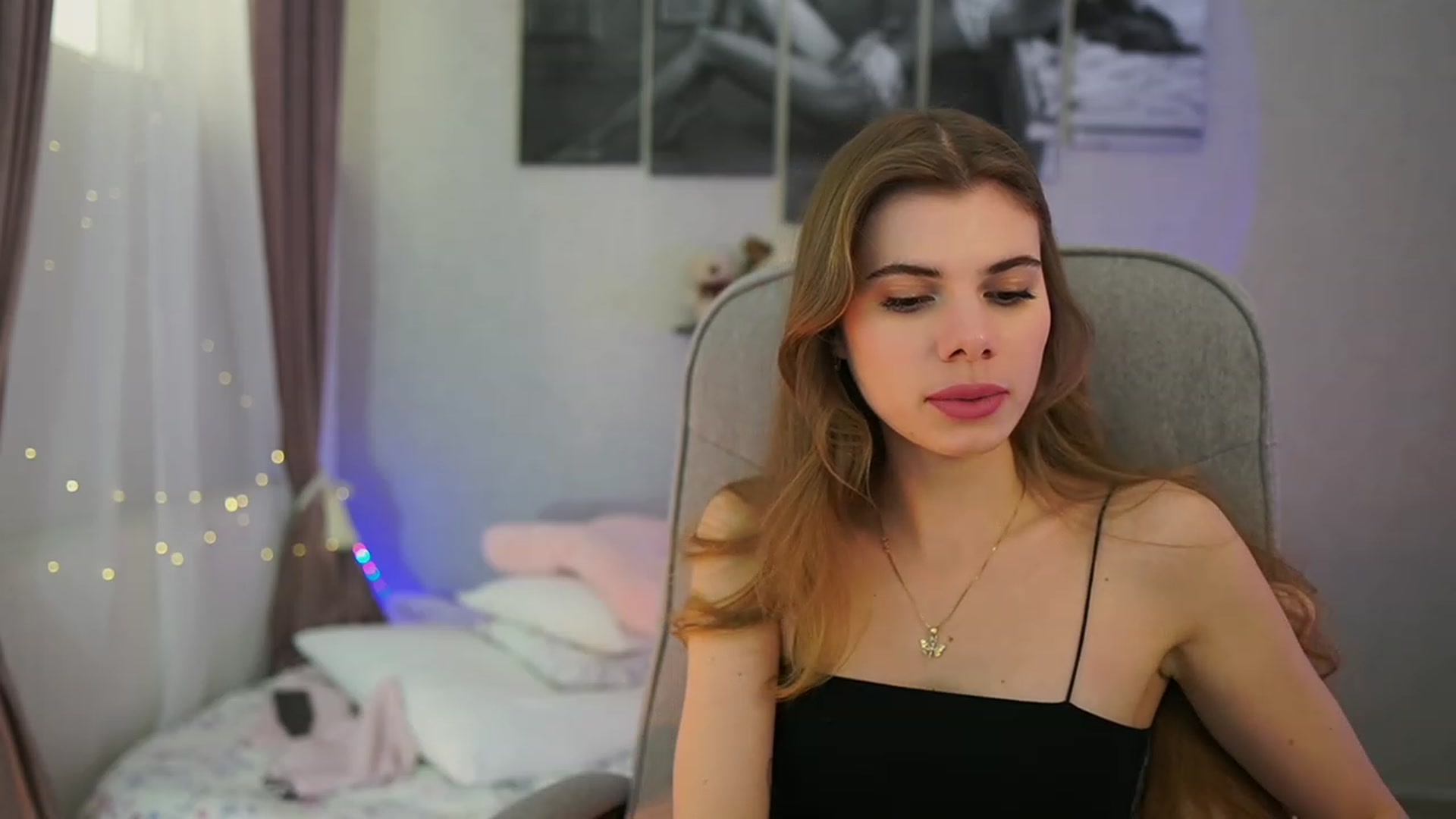 Gallery image thumbnail from RileyReid_18's myfreecams stream on, 02/22/2024, 18:28 image 16 of 20