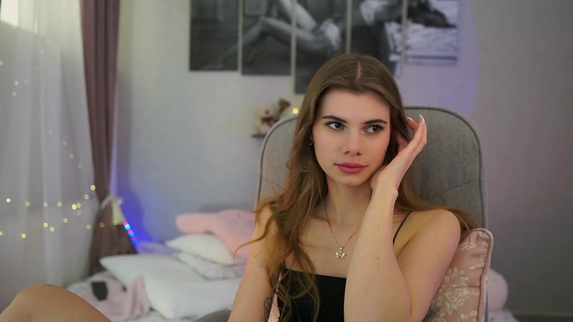 Gallery image thumbnail from RileyReid_18's myfreecams stream on, 02/22/2024, 18:28 image 12 of 20
