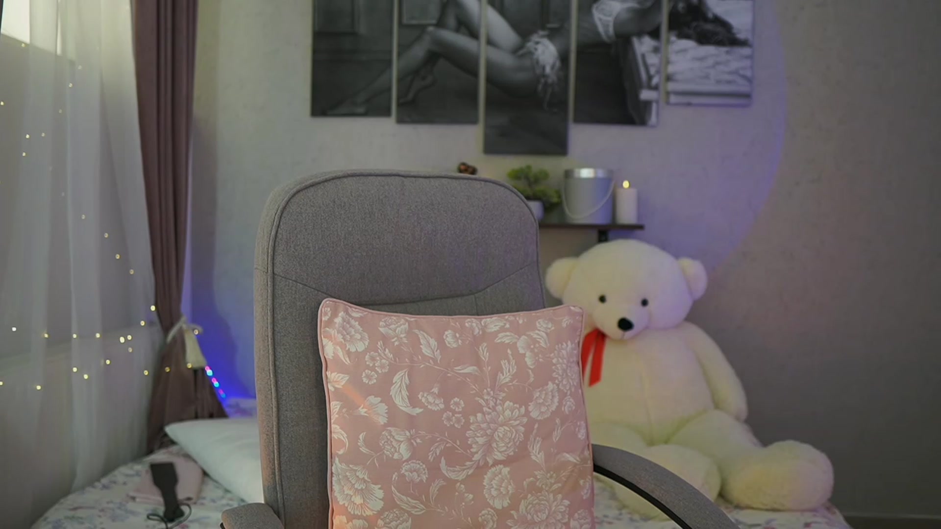 Gallery image thumbnail from RileyReid_18's myfreecams stream on, 02/22/2024, 18:28 image 11 of 20