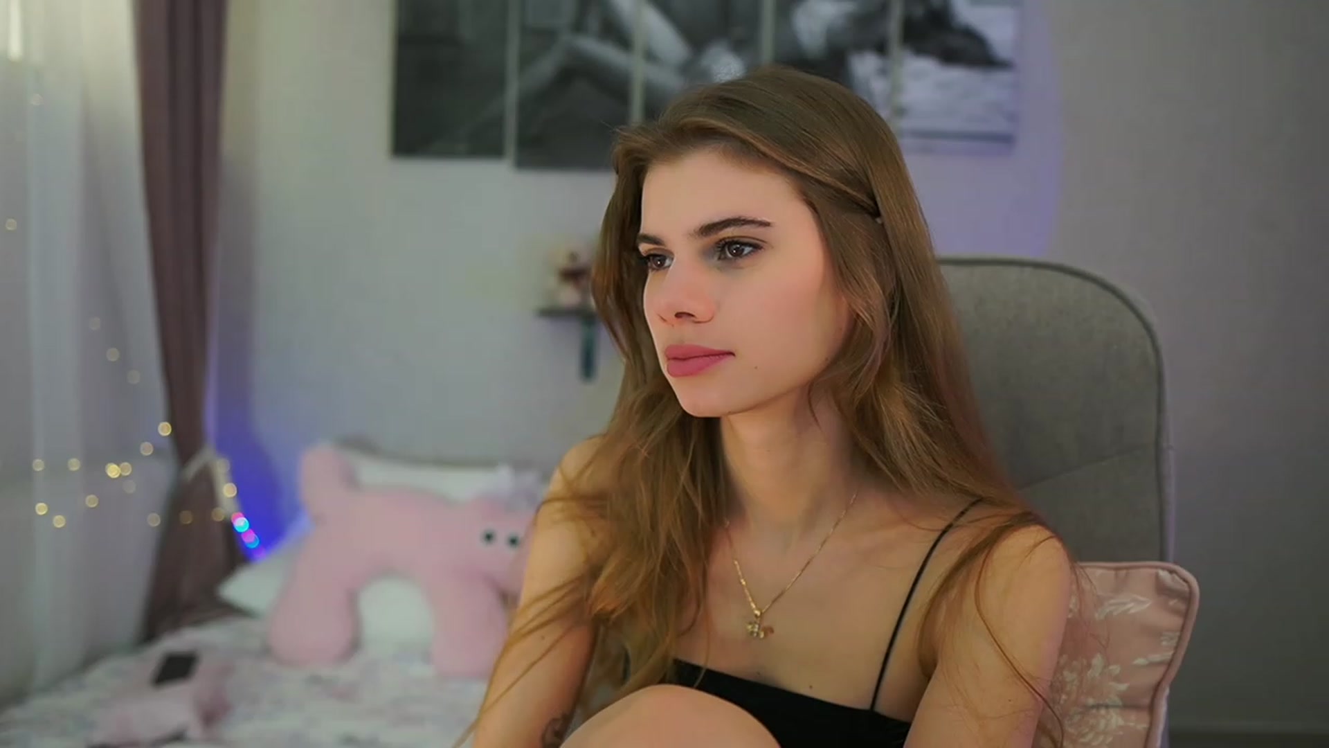 Gallery image thumbnail from RileyReid_18's myfreecams stream on, 02/22/2024, 20:45 image 16 of 20