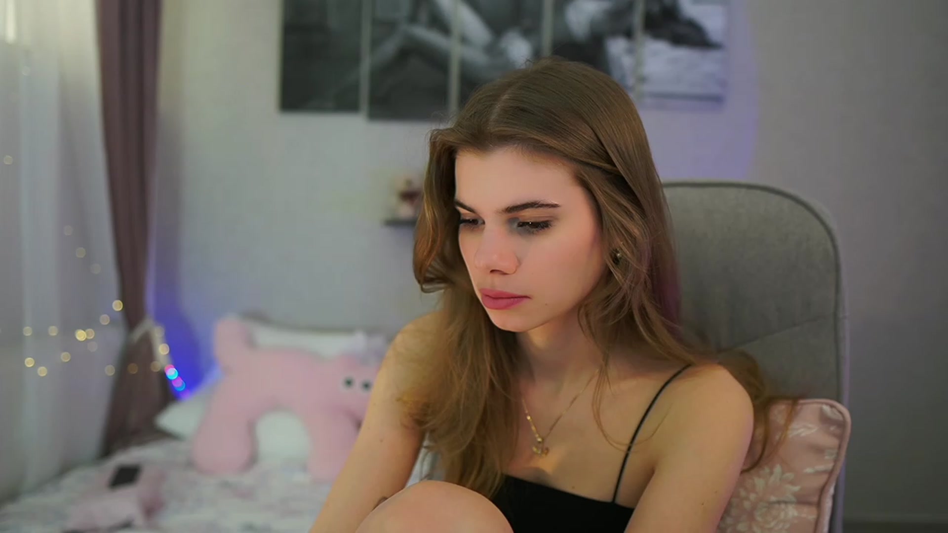 Gallery image thumbnail from RileyReid_18's myfreecams stream on, 02/22/2024, 20:45 image 19 of 20