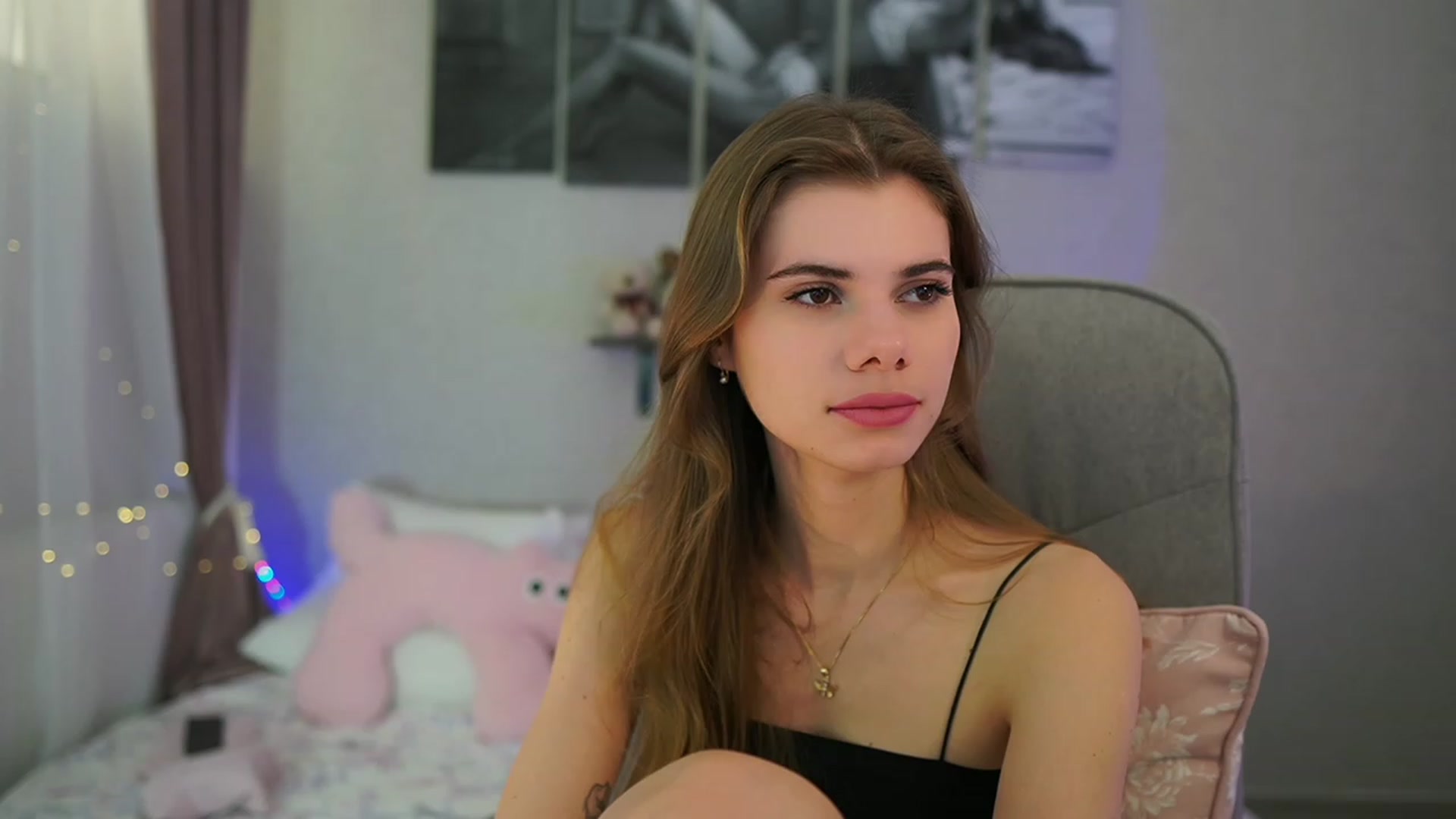 Gallery image thumbnail from RileyReid_18's myfreecams stream on, 02/22/2024, 20:45 image 5 of 20