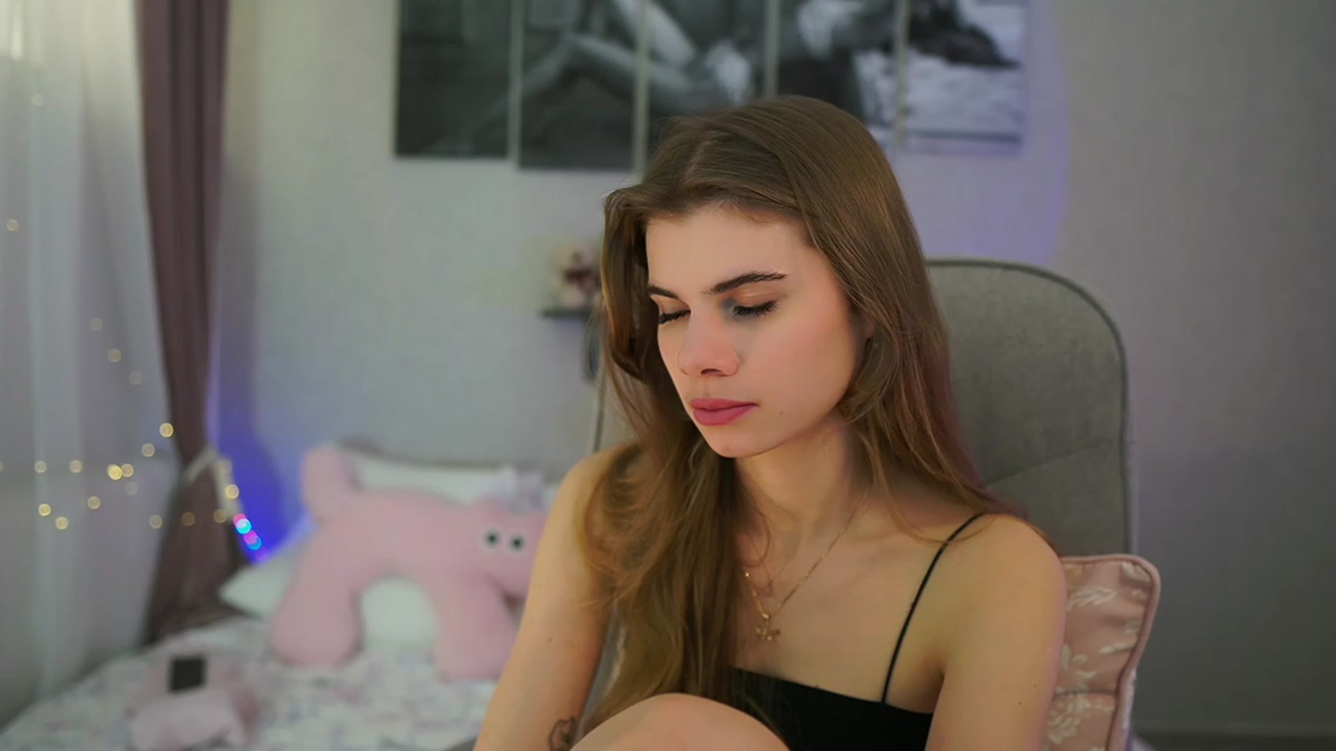 Gallery image thumbnail from RileyReid_18's myfreecams stream on, 02/22/2024, 20:45 image 4 of 20