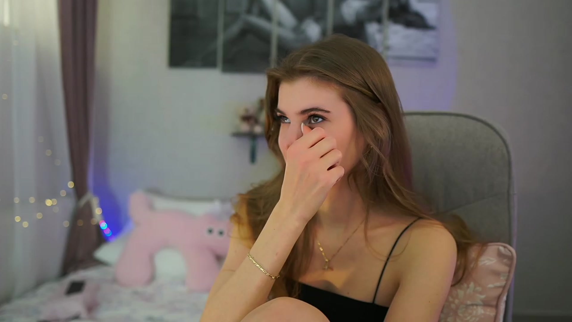 Gallery image thumbnail from RileyReid_18's myfreecams stream on, 02/22/2024, 20:45 image 18 of 20