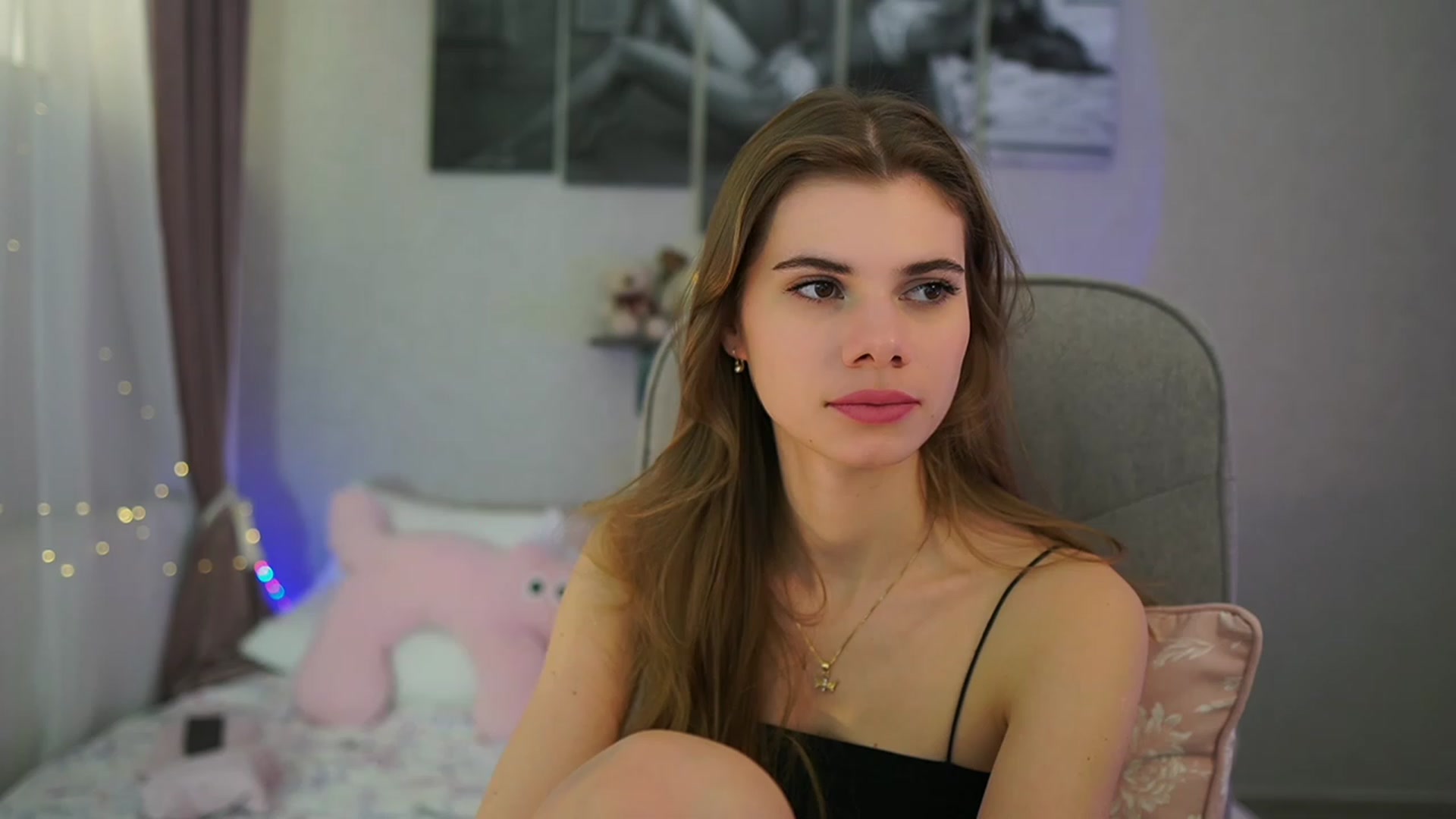 Gallery image thumbnail from RileyReid_18's myfreecams stream on, 02/22/2024, 20:45 image 2 of 20