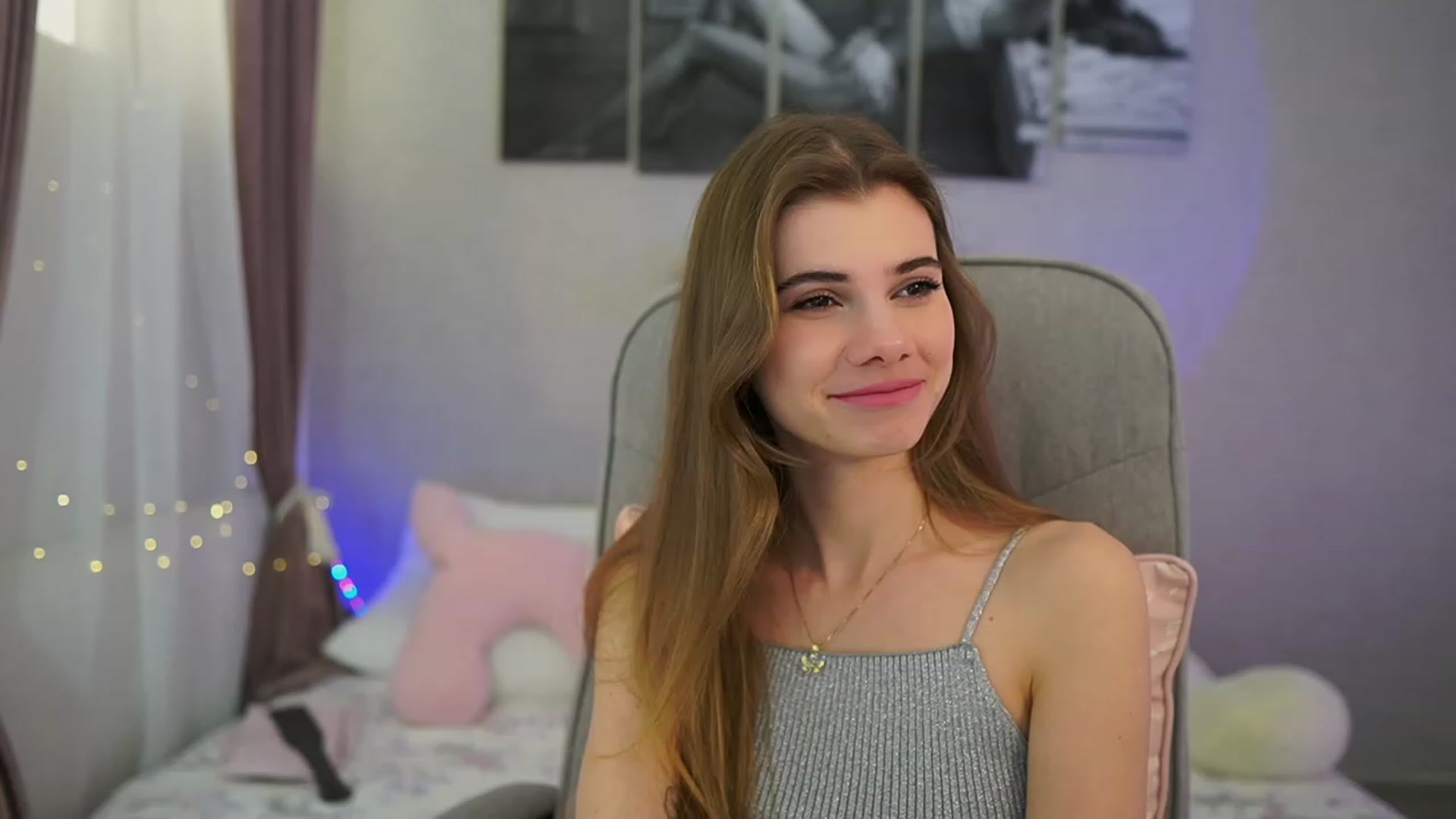 Gallery image thumbnail from RileyReid_18's myfreecams stream on, 02/23/2024, 16:04 image 15 of 20