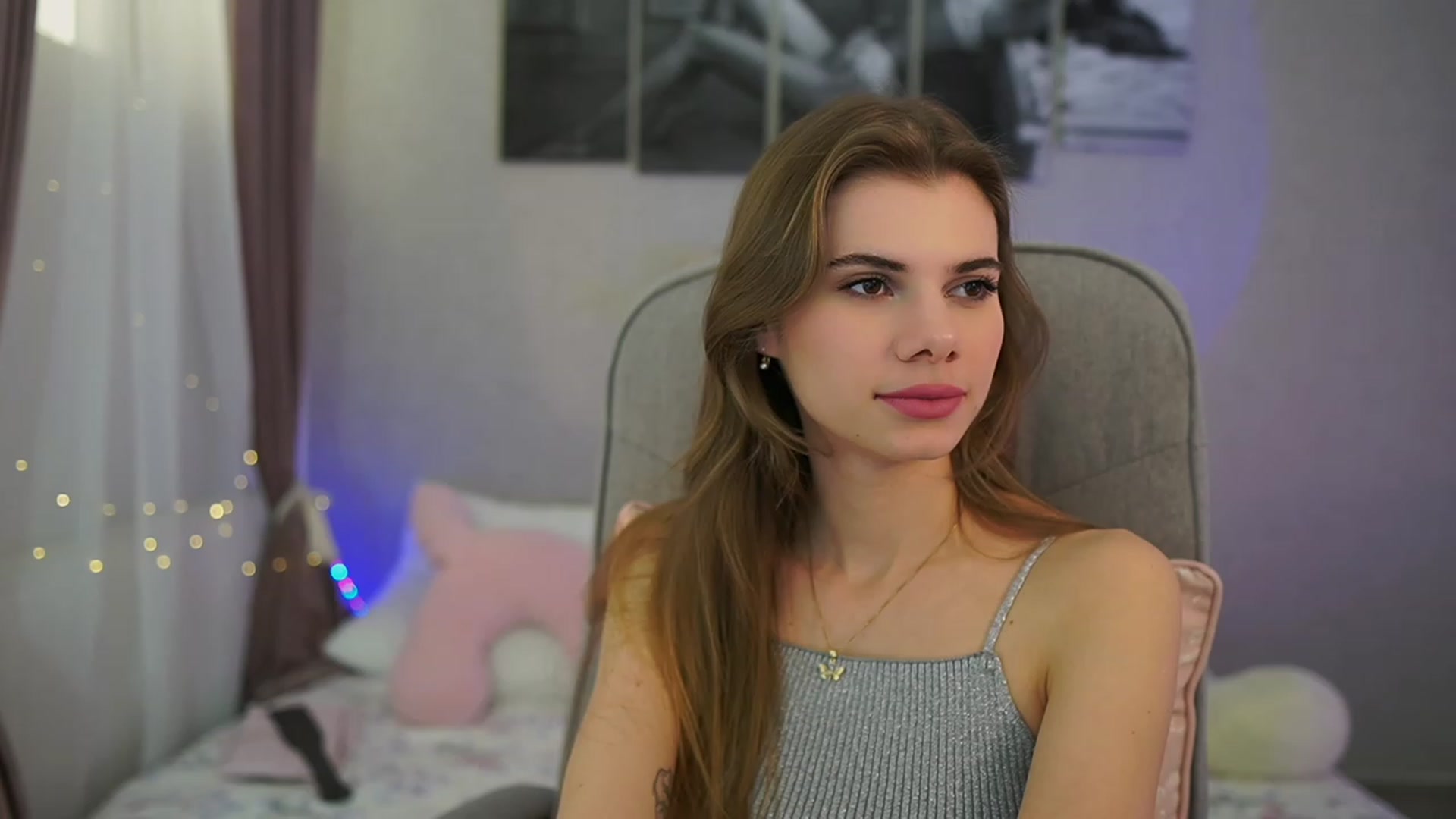 Gallery image thumbnail from RileyReid_18's myfreecams stream on, 02/23/2024, 16:04 image 14 of 20