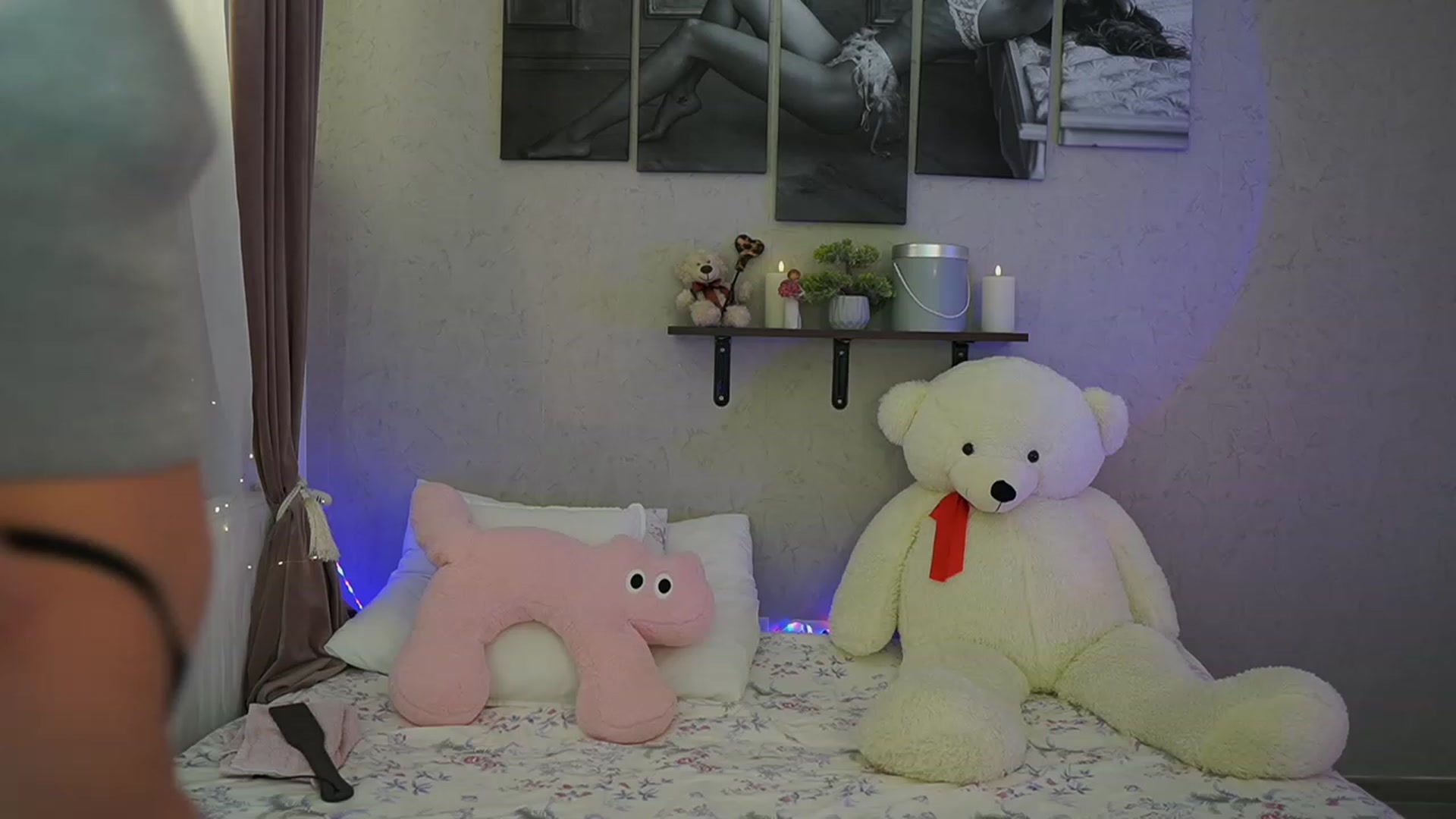 Gallery image thumbnail from RileyReid_18's myfreecams stream on, 02/23/2024, 16:04 image 6 of 20