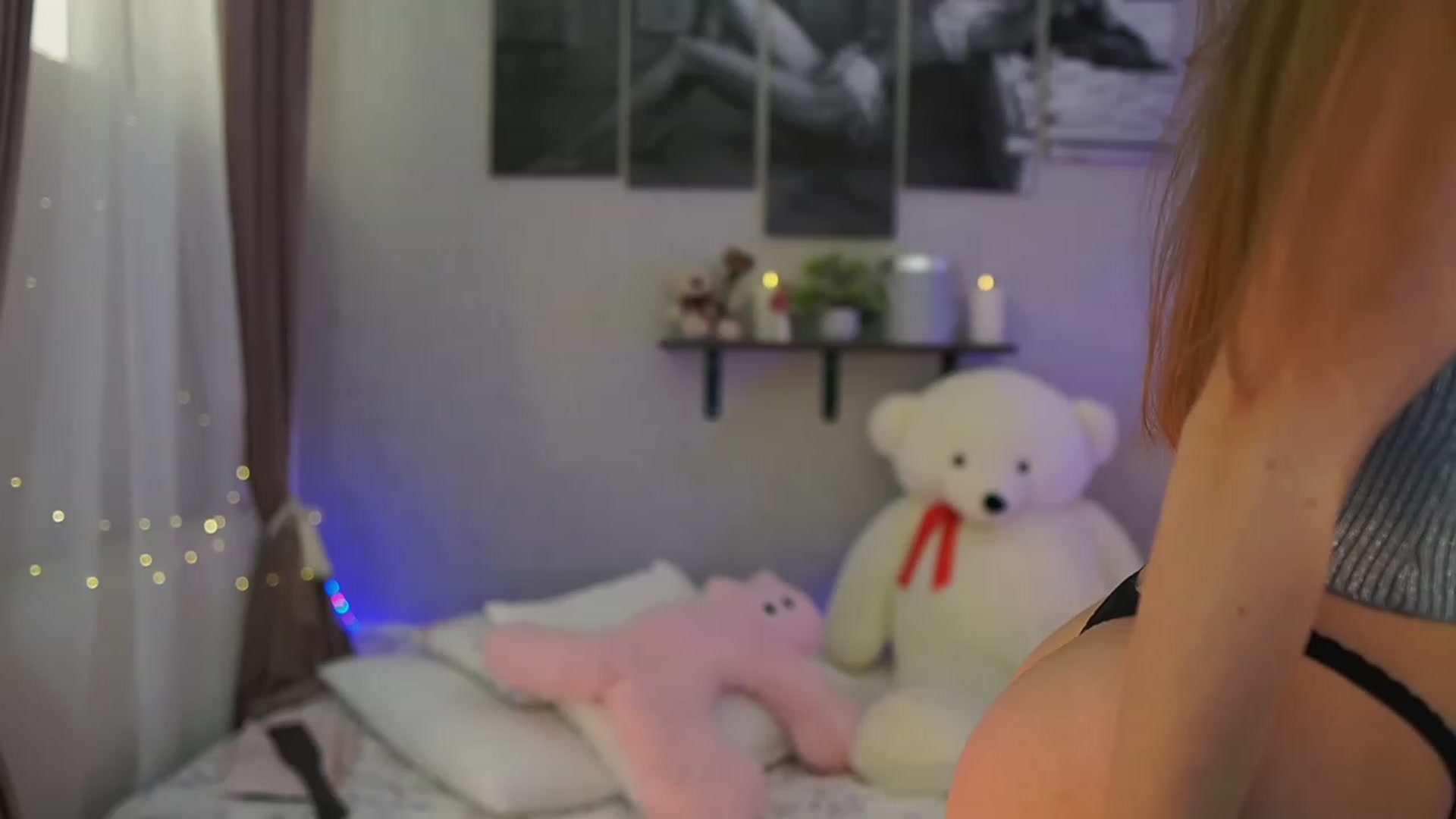 Gallery image thumbnail from RileyReid_18's myfreecams stream on, 02/23/2024, 16:52 image 15 of 20