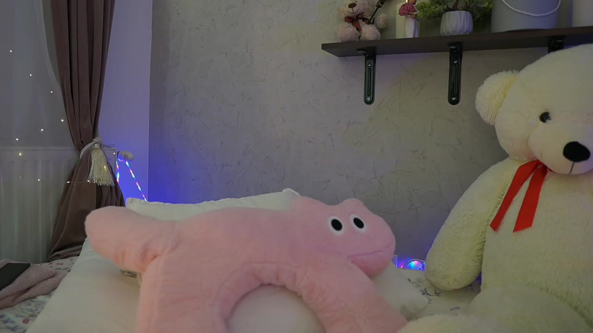 Gallery image thumbnail from RileyReid_18's myfreecams stream on, 02/23/2024, 16:52 image 2 of 20
