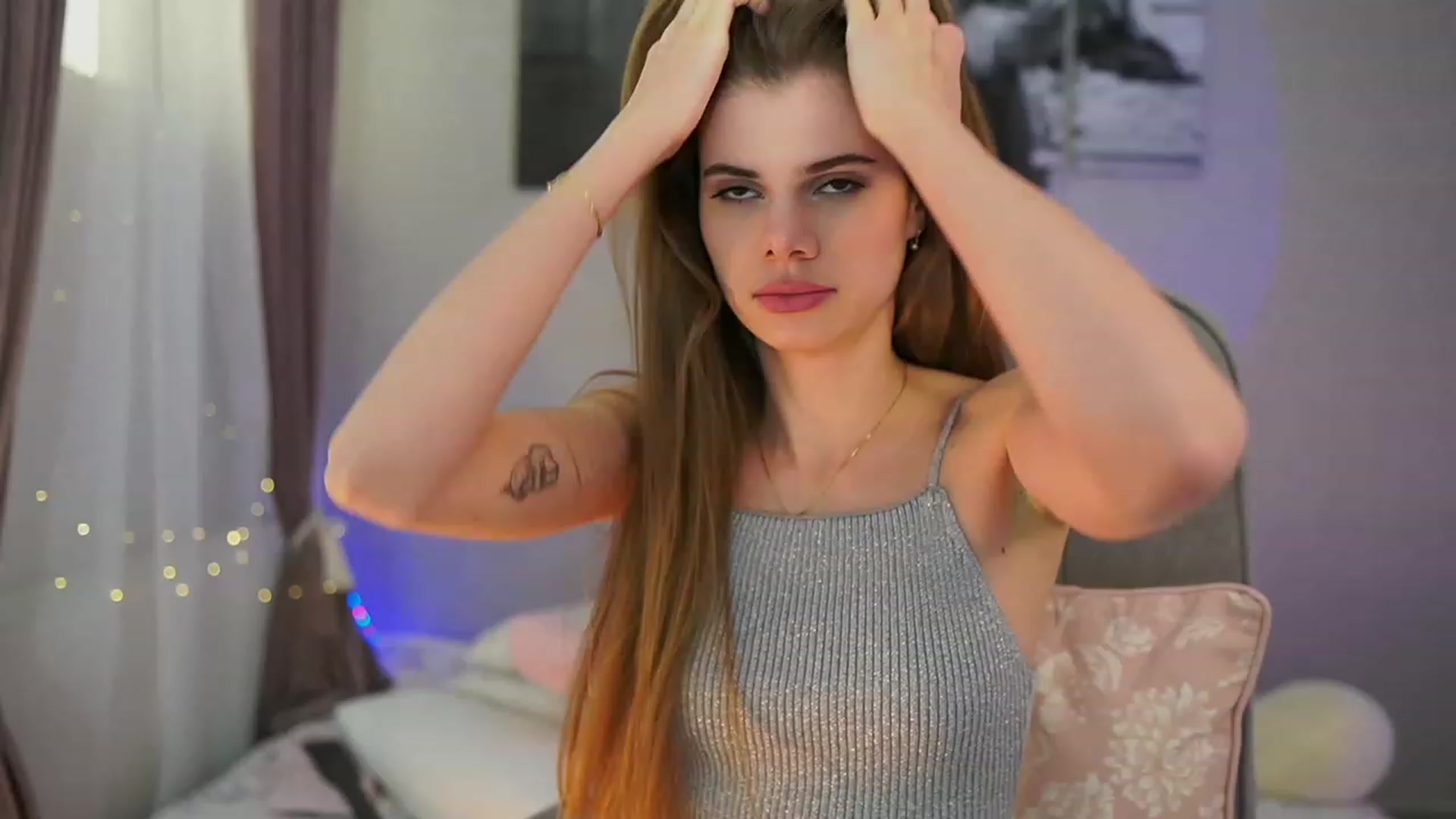 Gallery image thumbnail from RileyReid_18's myfreecams stream on, 02/23/2024, 18:29 image 6 of 20