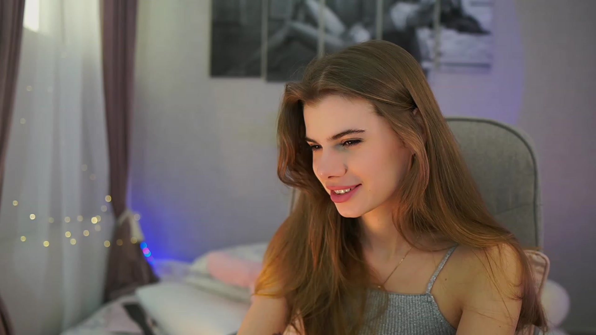 Gallery image thumbnail from RileyReid_18's myfreecams stream on, 02/23/2024, 18:29 image 8 of 20