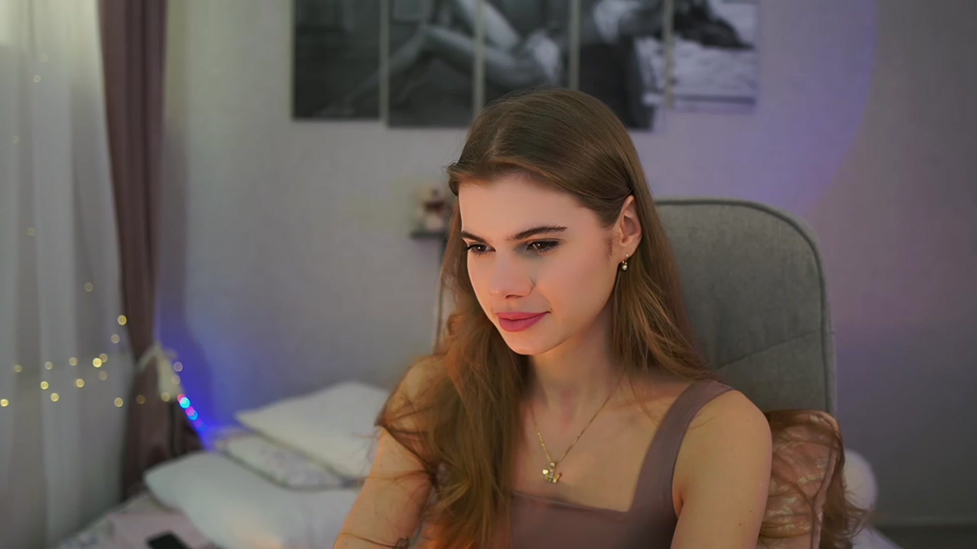Gallery image thumbnail from RileyReid_18's myfreecams stream on, 02/25/2024, 20:44 image 17 of 20