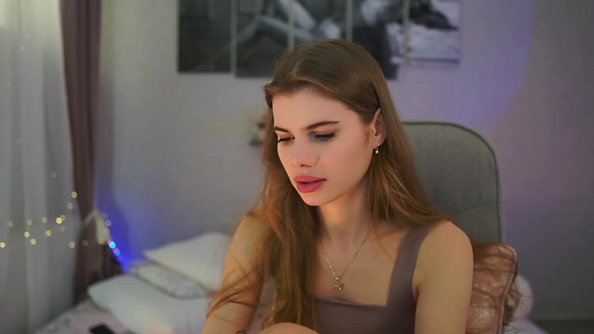 Gallery image thumbnail from RileyReid_18's myfreecams stream on, 02/25/2024, 20:44 image 18 of 20