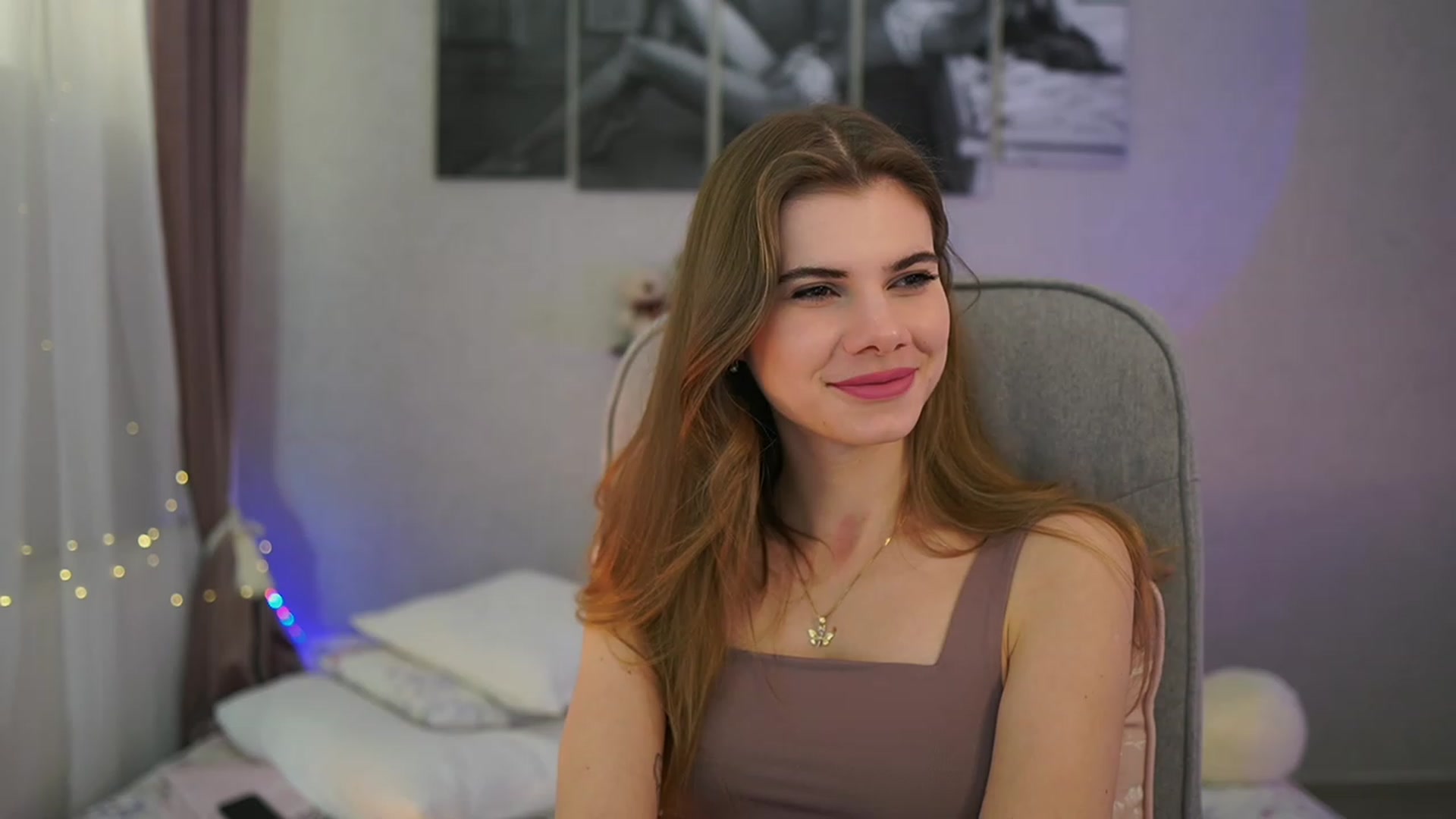 Gallery image thumbnail from RileyReid_18's myfreecams stream on, 02/25/2024, 20:44 image 10 of 20