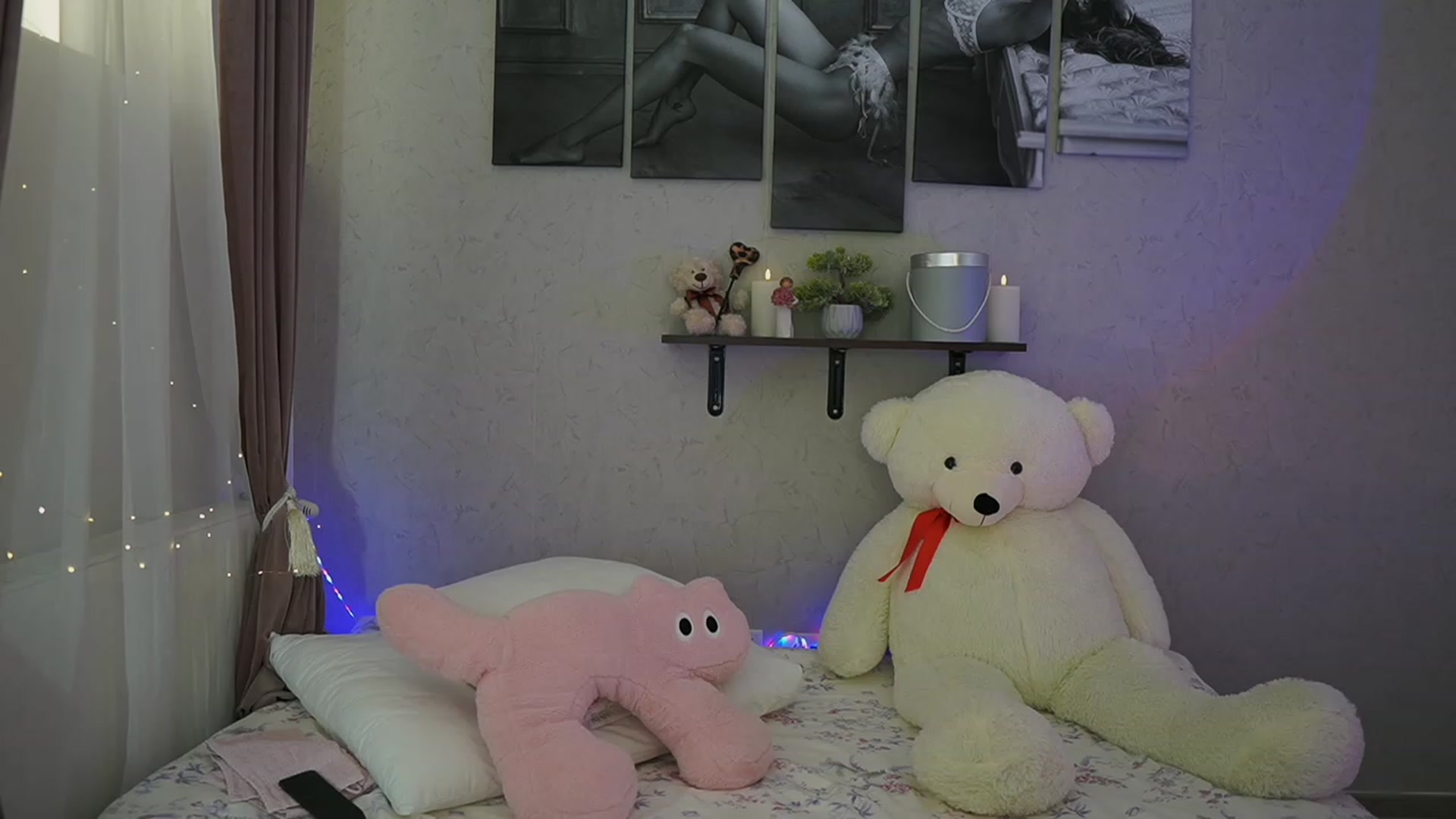 Gallery image thumbnail from RileyReid_18's myfreecams stream on, 02/25/2024, 22:24 image 16 of 20