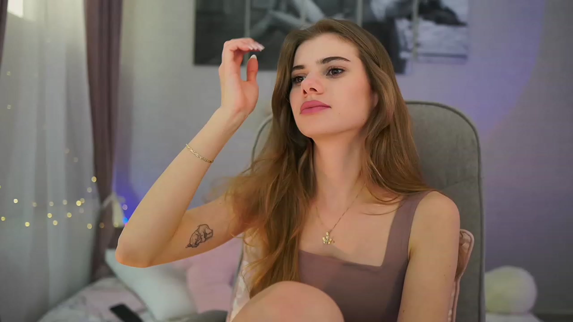Gallery image thumbnail from RileyReid_18's myfreecams stream on, 02/25/2024, 22:24 image 17 of 20