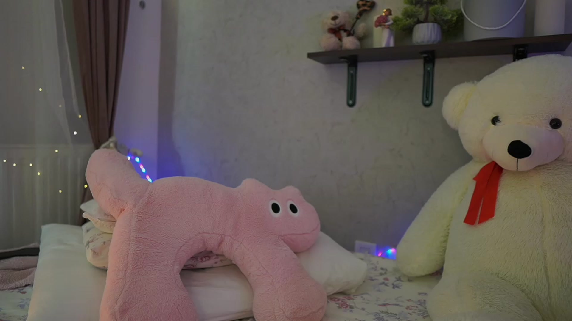 Gallery image thumbnail from RileyReid_18's myfreecams stream on, 02/27/2024, 14:51 image 11 of 20