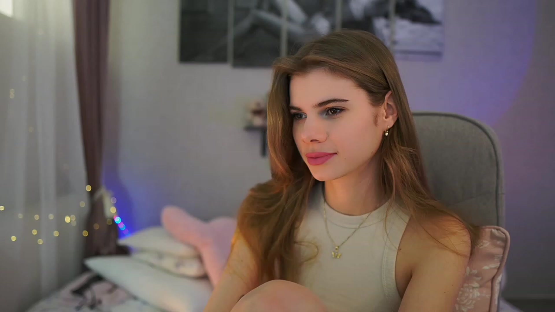 Gallery image thumbnail from RileyReid_18's myfreecams stream on, 02/27/2024, 14:51 image 13 of 20