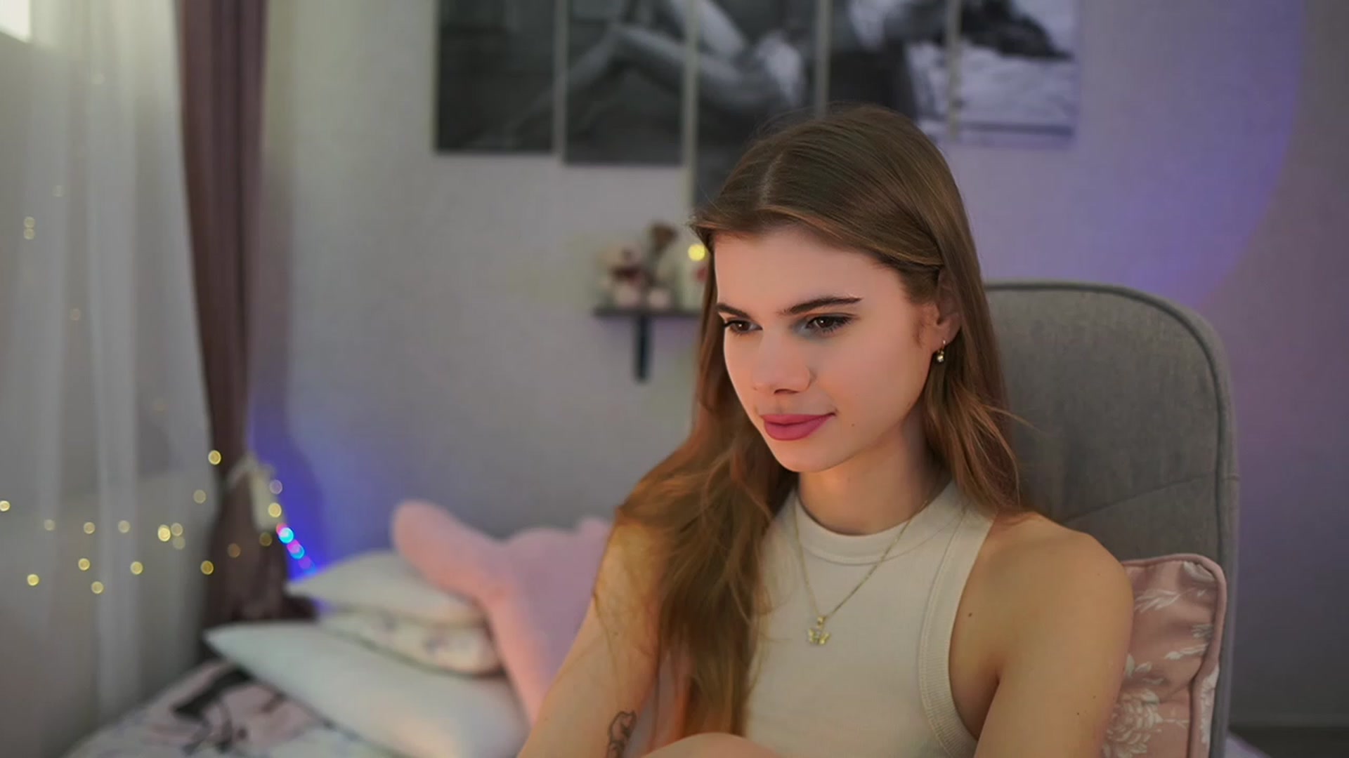 Gallery image thumbnail from RileyReid_18's myfreecams stream on, 02/27/2024, 14:51 image 17 of 20