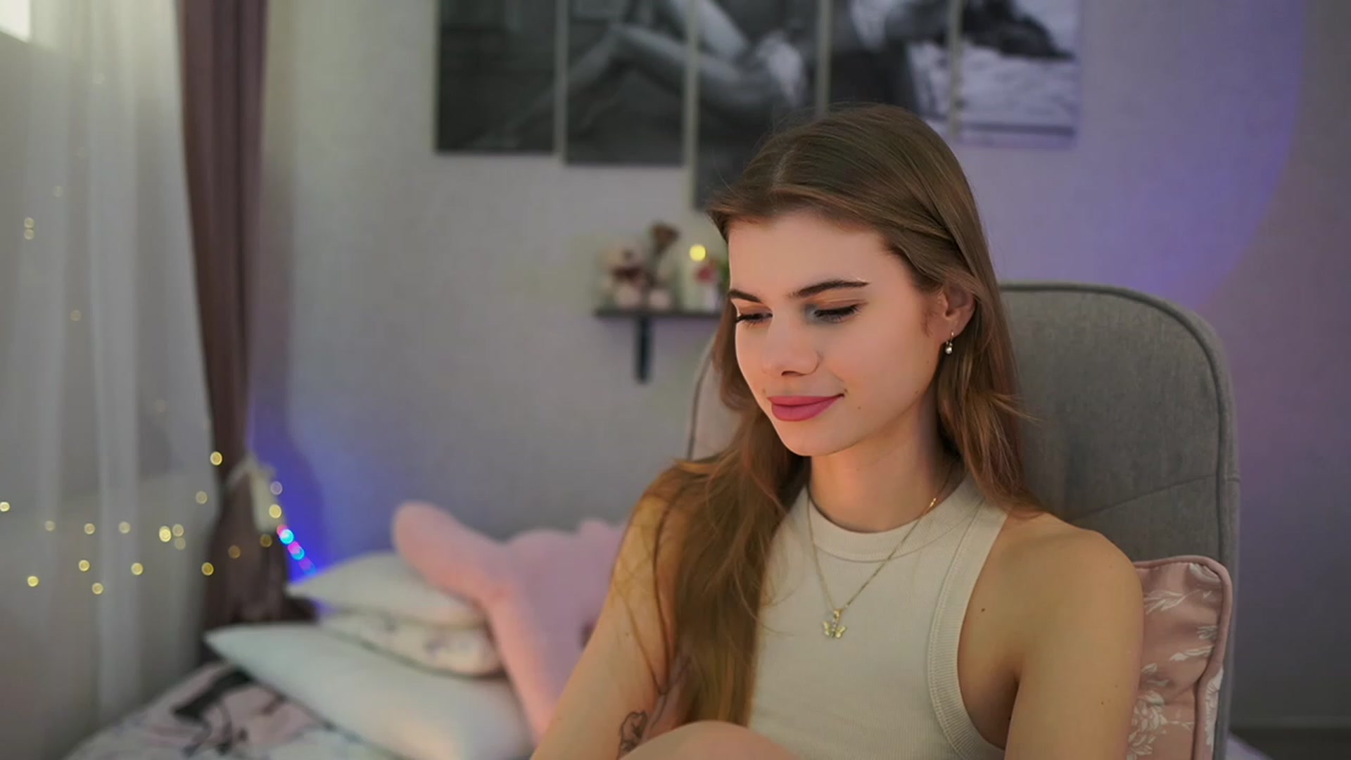 Gallery image thumbnail from RileyReid_18's myfreecams stream on, 02/27/2024, 14:51 image 15 of 20