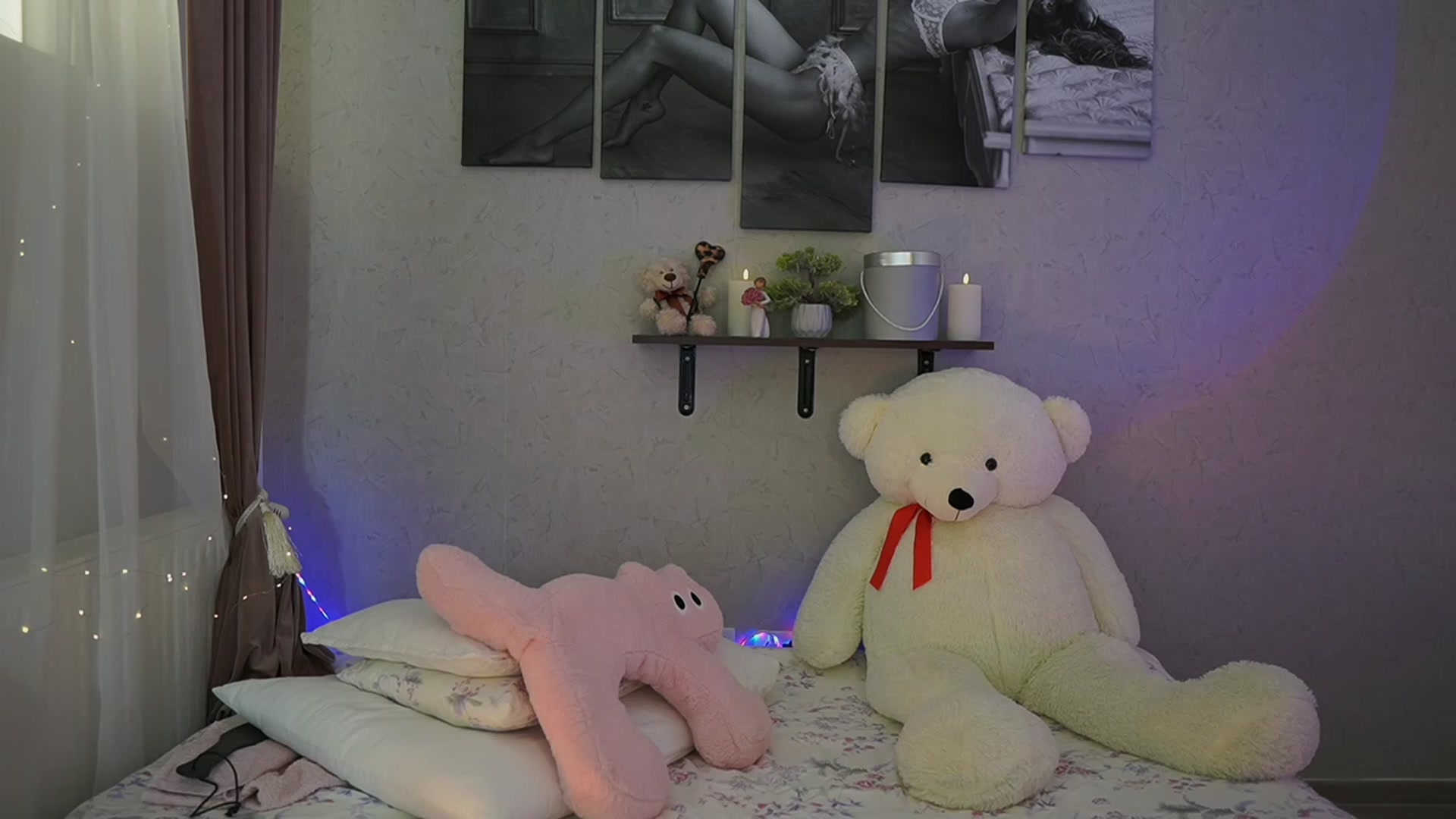 Gallery image thumbnail from RileyReid_18's myfreecams stream on, 02/27/2024, 15:36 image 15 of 20