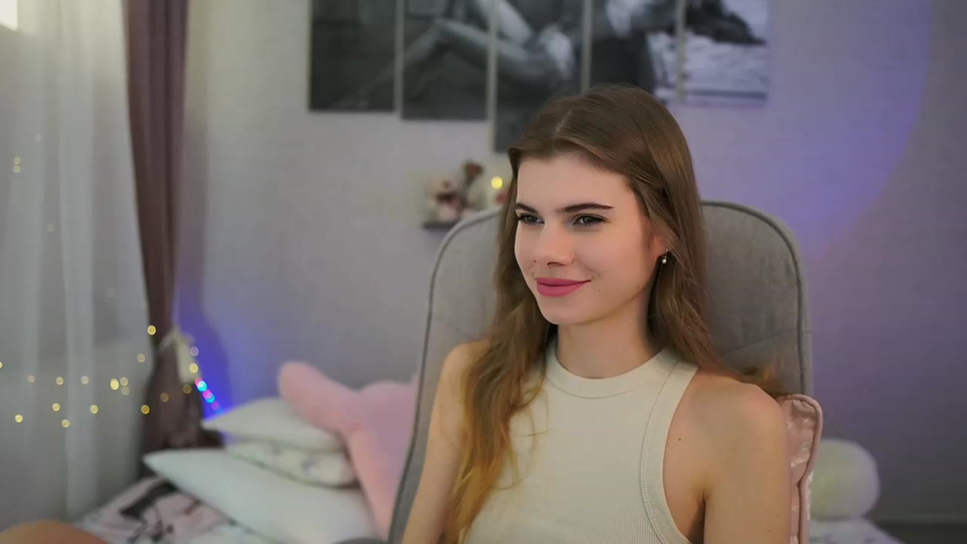 Gallery image thumbnail from RileyReid_18's myfreecams stream on, 02/27/2024, 15:36 image 7 of 20