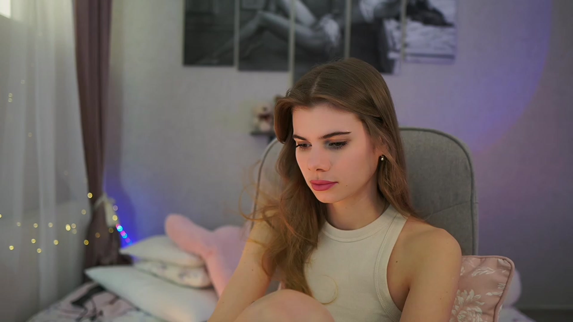 Gallery image thumbnail from RileyReid_18's myfreecams stream on, 02/27/2024, 15:36 image 13 of 20