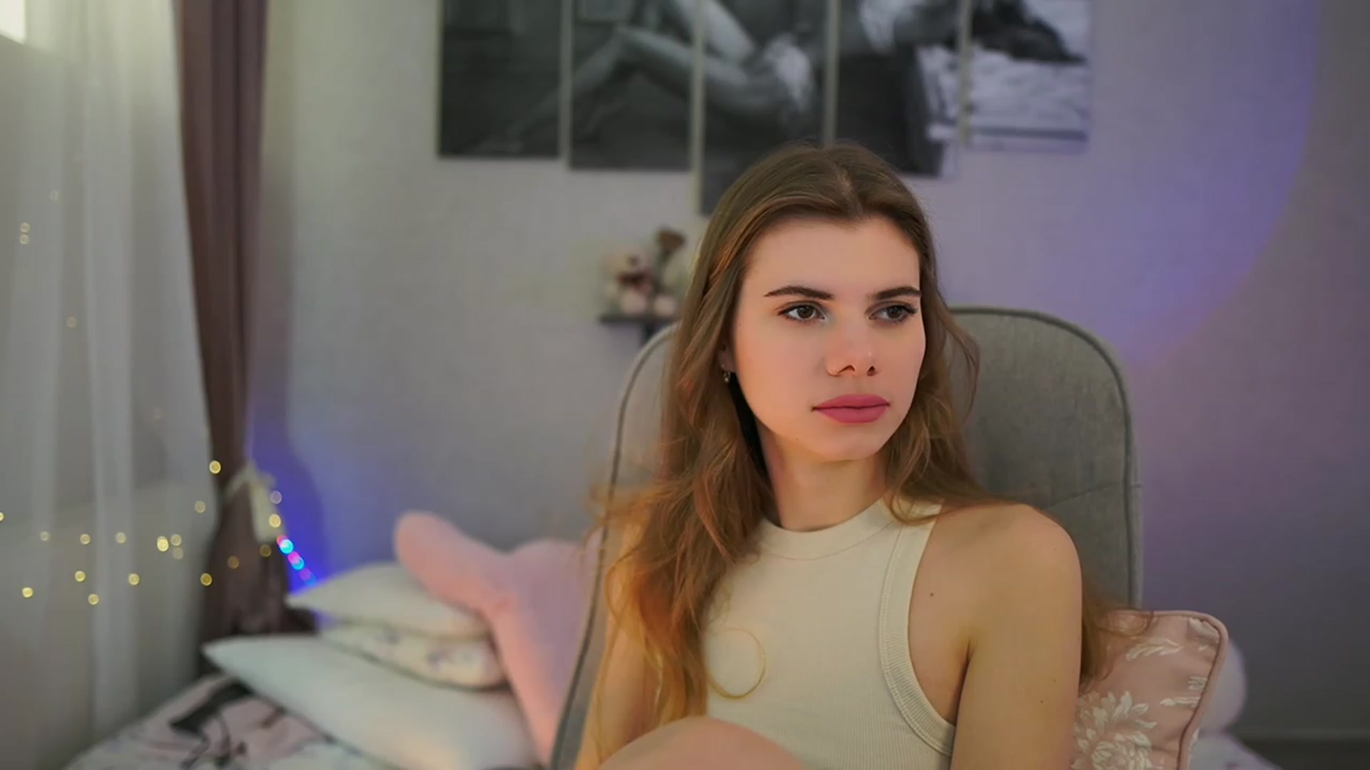 Gallery image thumbnail from RileyReid_18's myfreecams stream on, 02/27/2024, 15:36 image 12 of 20