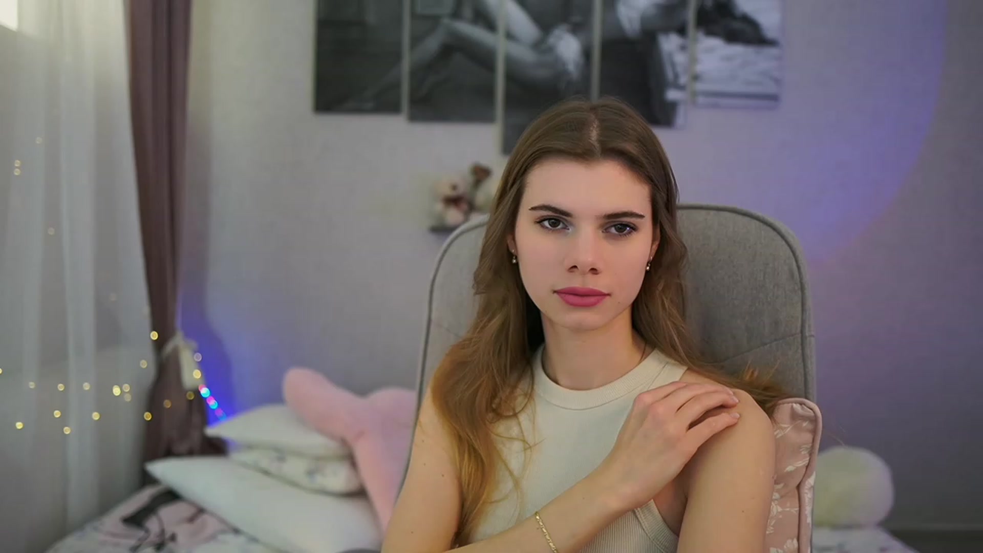 Gallery image thumbnail from RileyReid_18's myfreecams stream on, 02/27/2024, 15:36 image 5 of 20