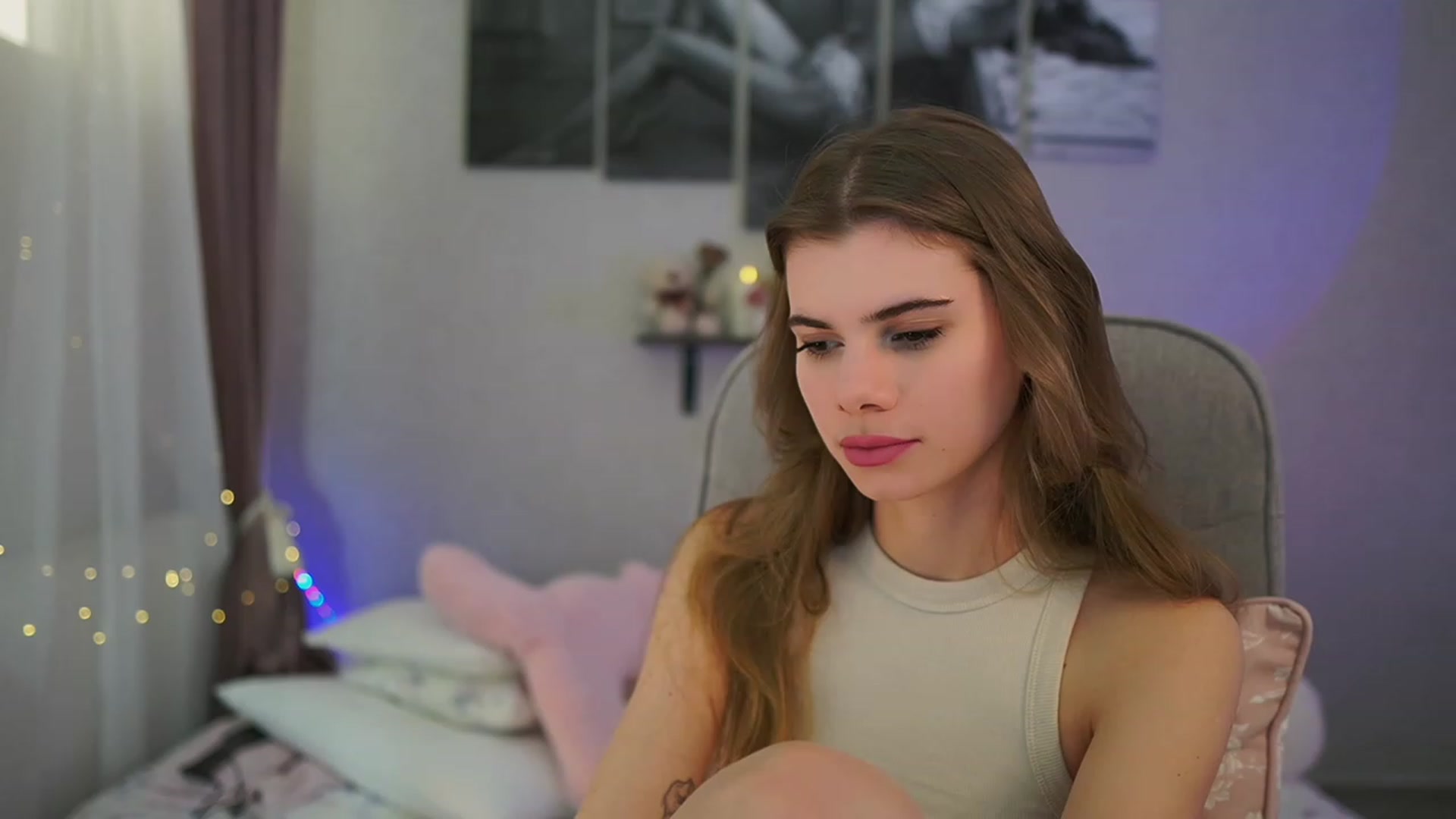 Gallery image thumbnail from RileyReid_18's myfreecams stream on, 02/27/2024, 15:36 image 4 of 20