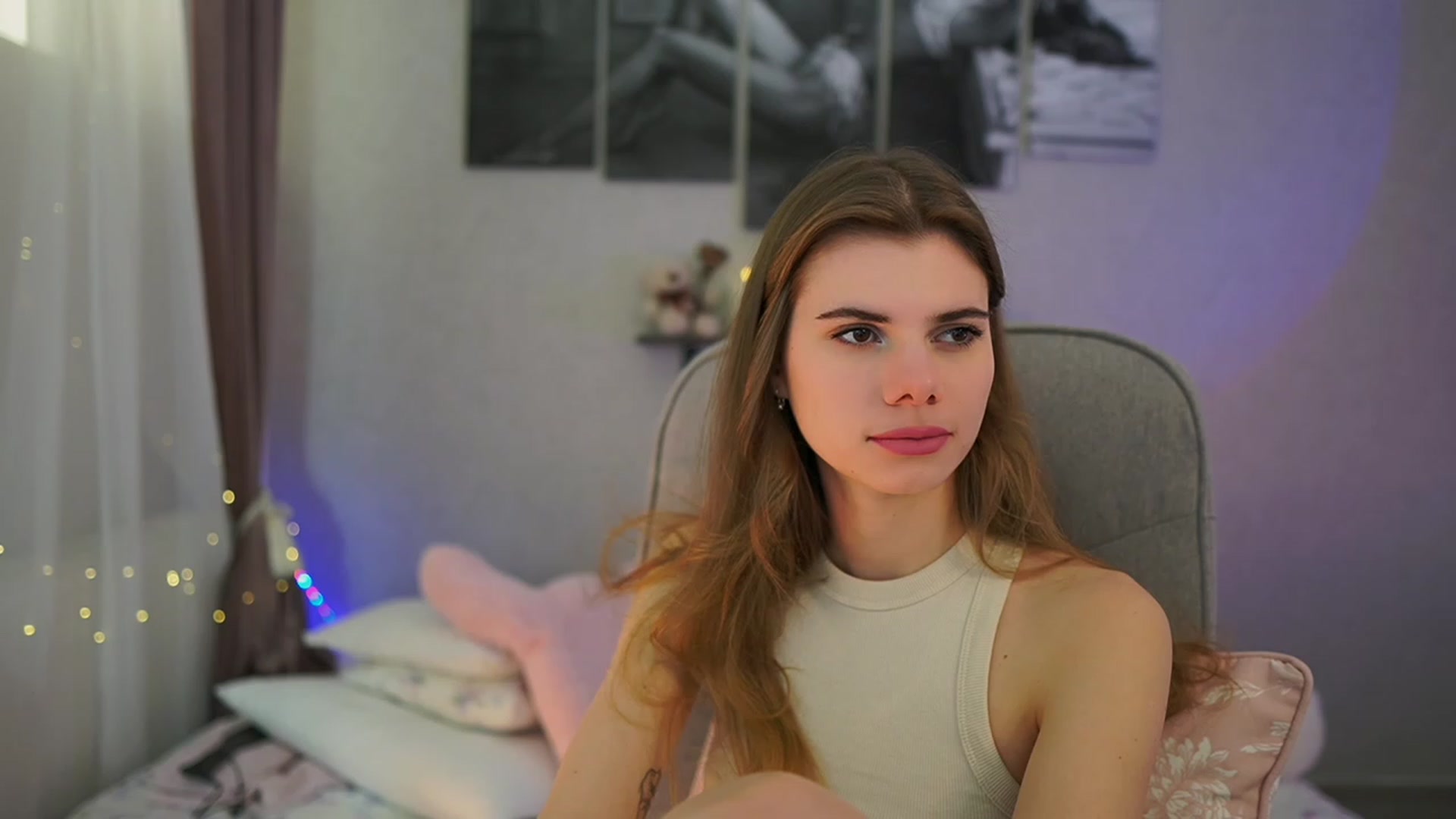 Gallery image thumbnail from RileyReid_18's myfreecams stream on, 02/27/2024, 15:36 image 11 of 20