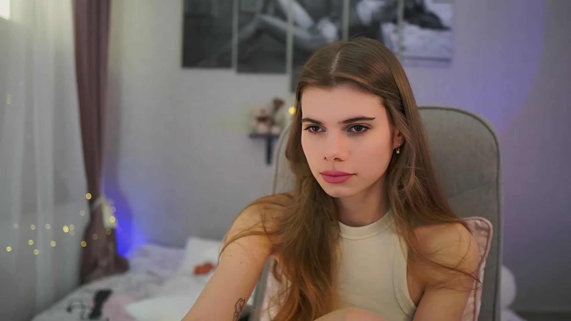 Gallery image thumbnail from RileyReid_18's myfreecams stream on, 02/27/2024, 17:12 image 13 of 20