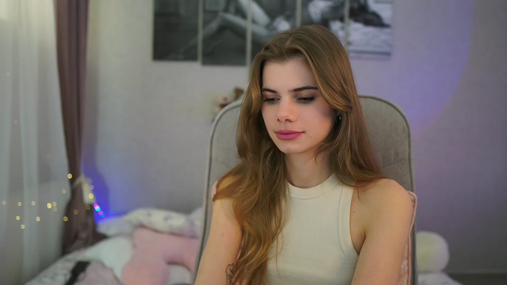 Gallery image thumbnail from RileyReid_18's myfreecams stream on, 02/27/2024, 18:53 image 15 of 20