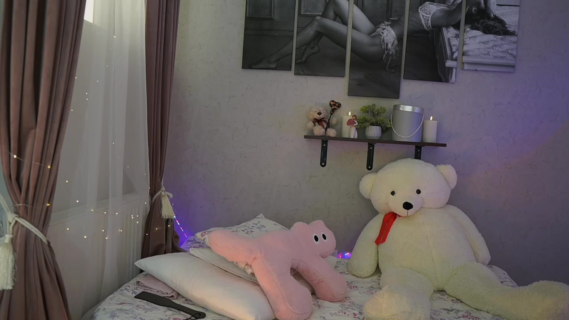 Gallery image thumbnail from RileyReid_18's myfreecams stream on, 02/28/2024, 18:57 image 3 of 20