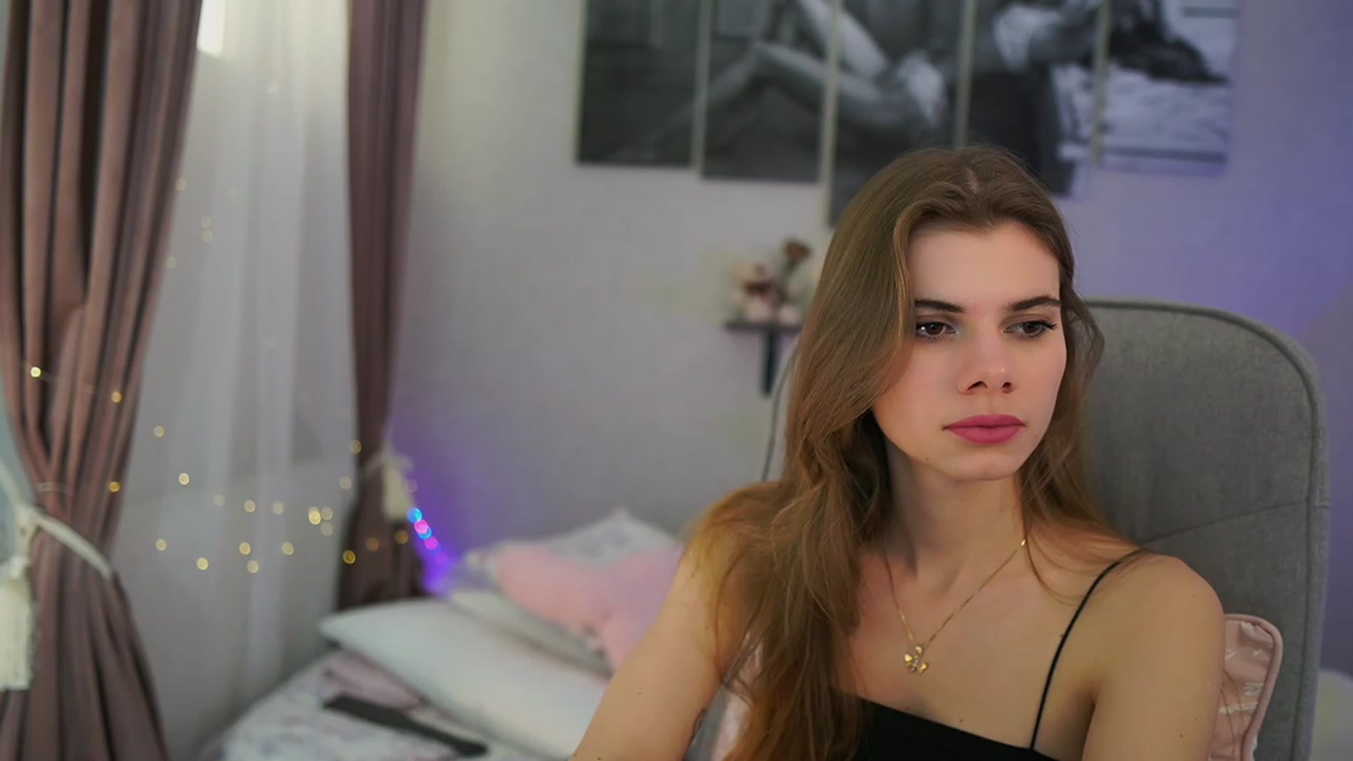 Gallery image thumbnail from RileyReid_18's myfreecams stream on, 02/28/2024, 18:57 image 8 of 20