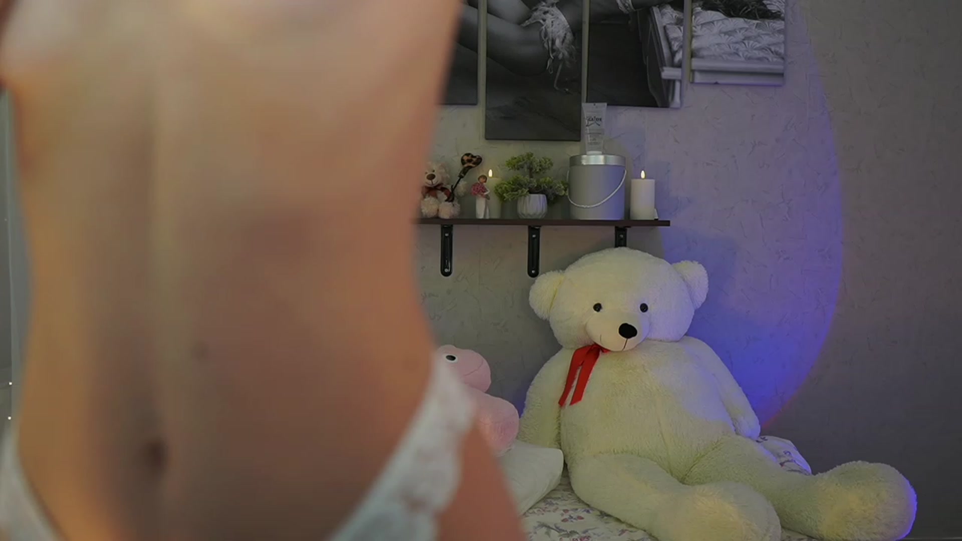 Gallery image thumbnail from RileyReid_18's myfreecams stream on, 03/02/2024, 17:56 image 5 of 20
