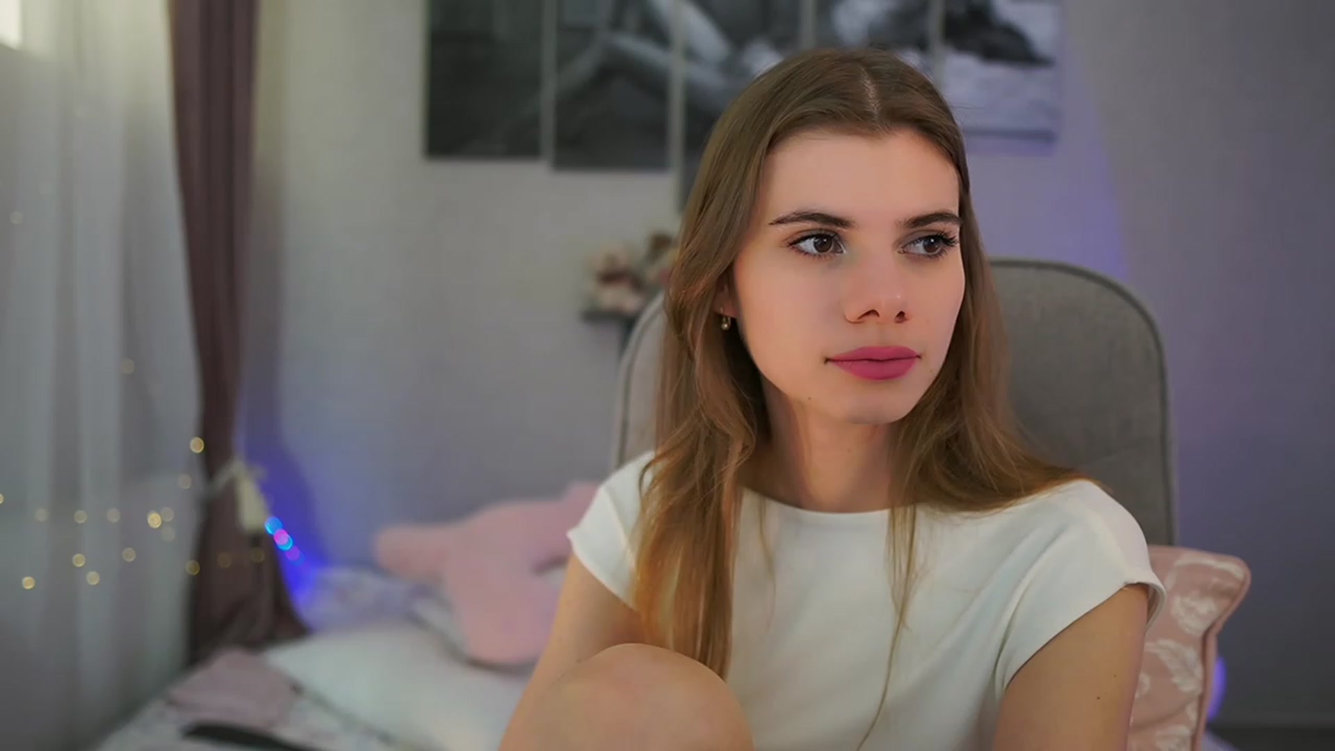 Gallery image thumbnail from RileyReid_18's myfreecams stream on, 03/02/2024, 19:01 image 17 of 20