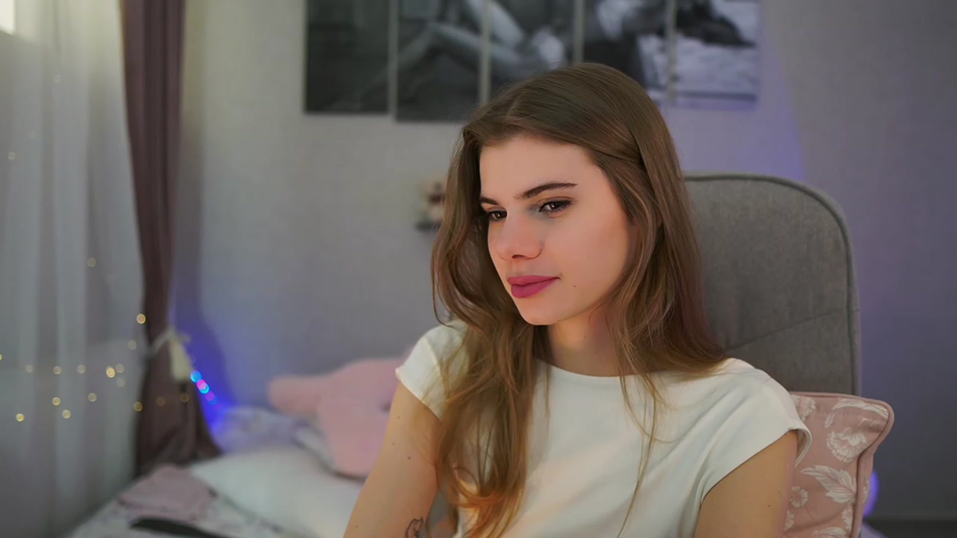 Gallery image thumbnail from RileyReid_18's myfreecams stream on, 03/02/2024, 19:01 image 16 of 20