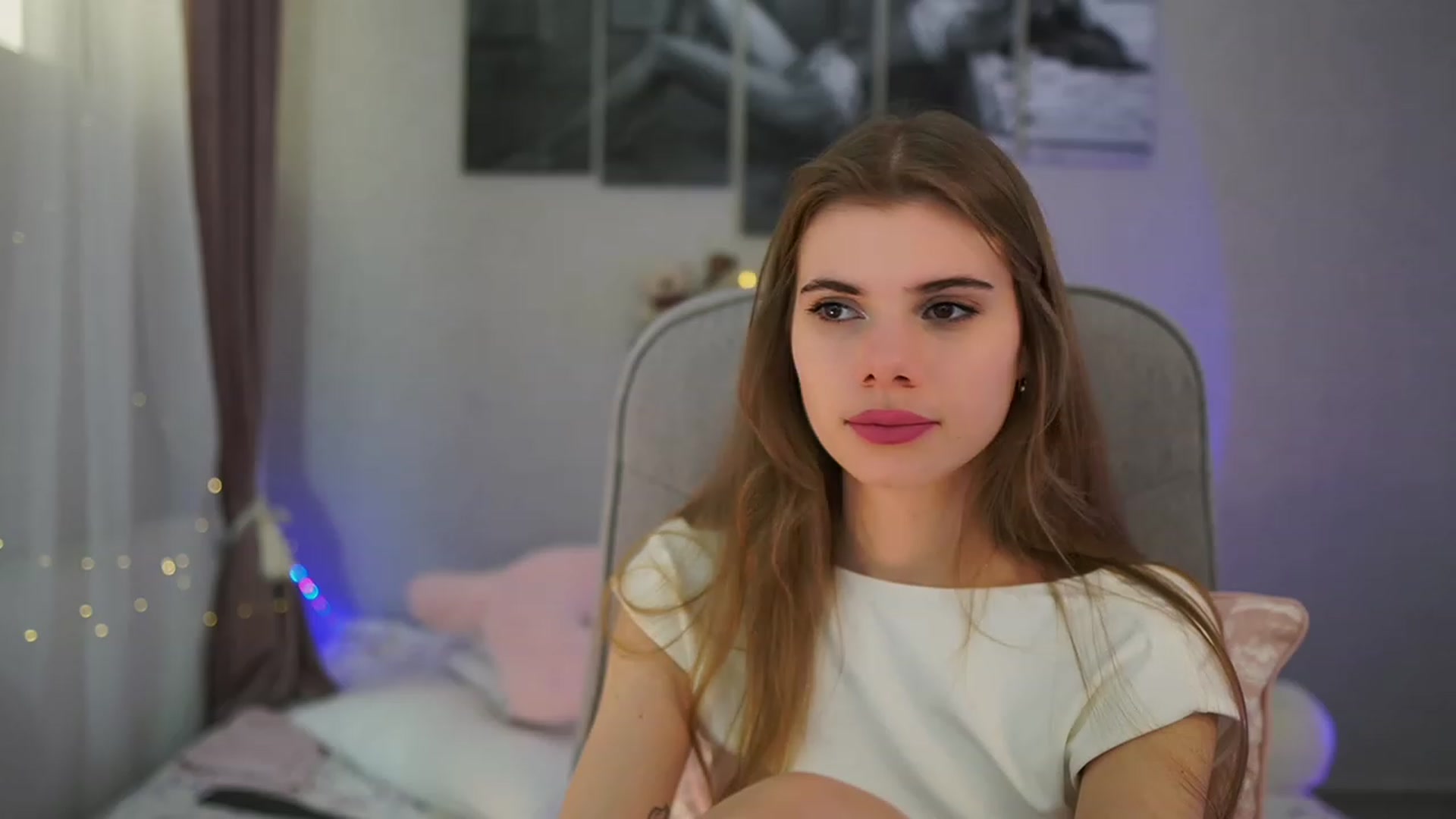 Gallery image thumbnail from RileyReid_18's myfreecams stream on, 03/02/2024, 19:01 image 8 of 20