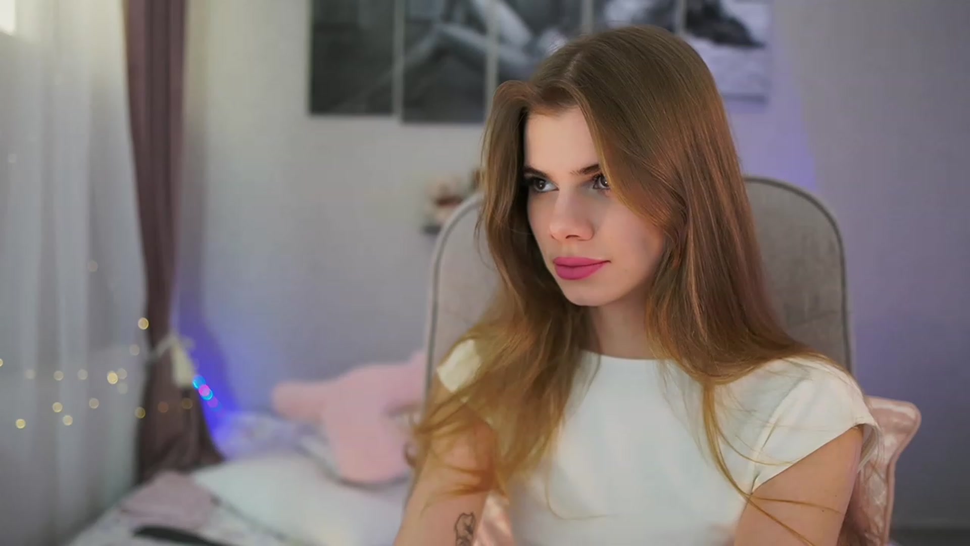 Gallery image thumbnail from RileyReid_18's myfreecams stream on, 03/02/2024, 19:01 image 4 of 20