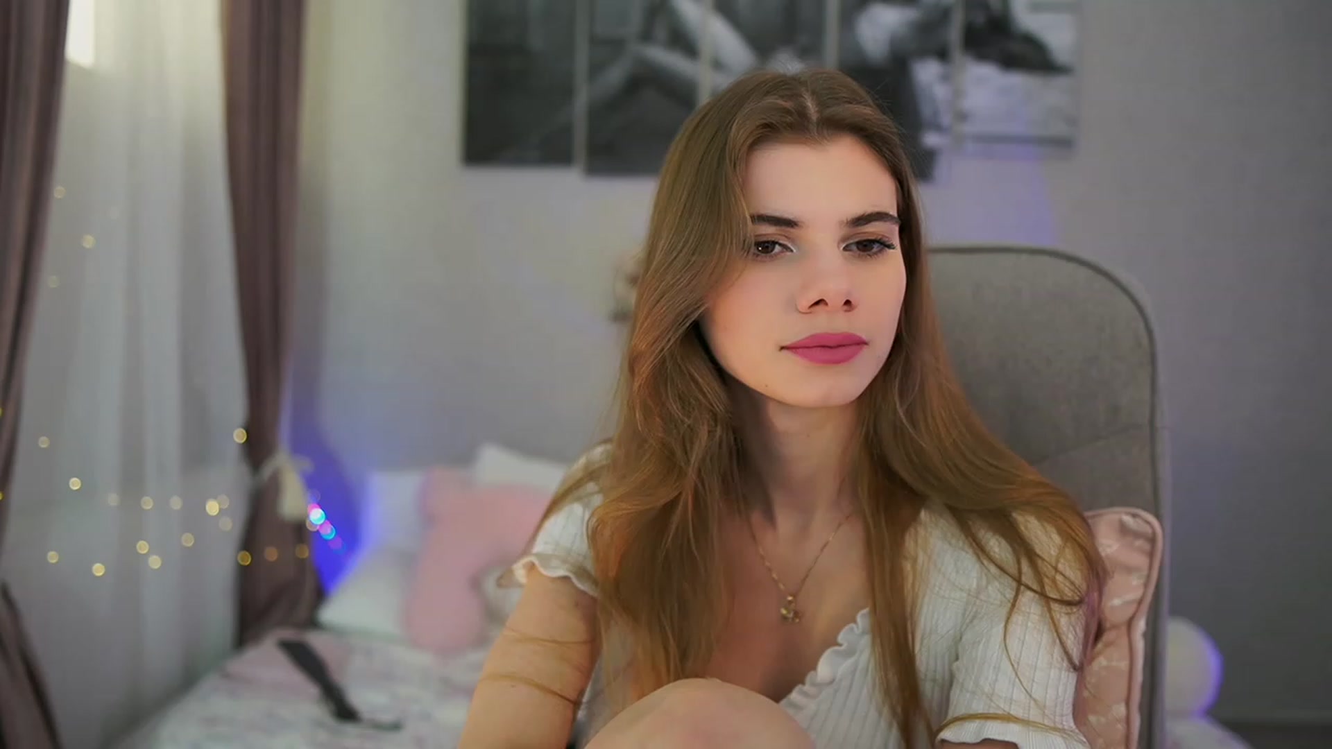 Gallery image thumbnail from RileyReid_18's myfreecams stream on, 03/03/2024, 20:24 image 6 of 20