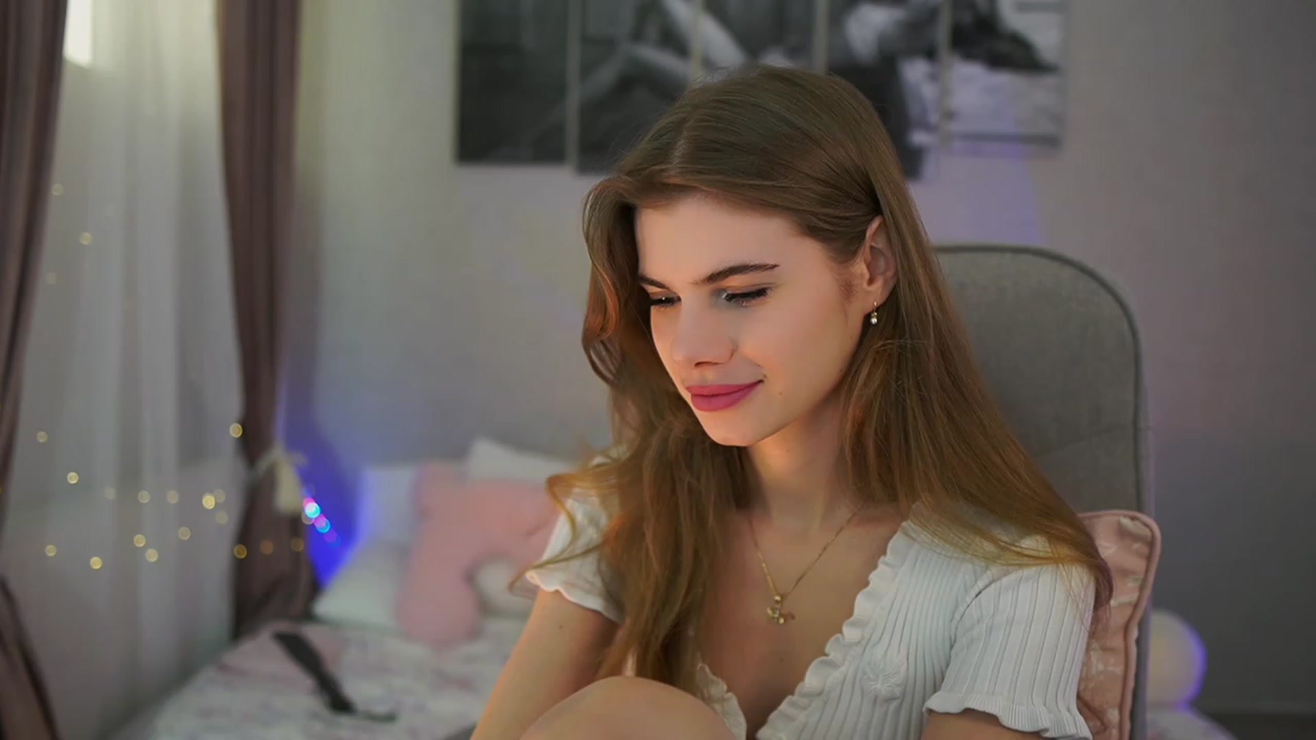 Gallery image thumbnail from RileyReid_18's myfreecams stream on, 03/03/2024, 20:24 image 10 of 20